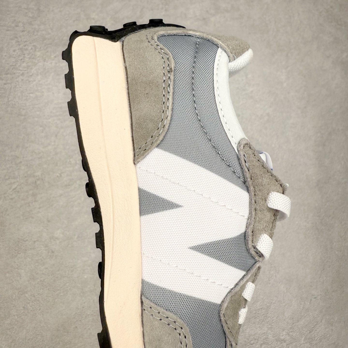 图片[6]-New Balance NB327 童鞋系列 ▪️正确皮料质感细节完美还原 ▪️原织唛 原标 业内顶级配套 ▪️历时两个月匠心打造 独立私人底模 ▪️原厂数据开发亲子款一脚蹬 ▪️MD底软度多次调教 ▪️最大限度还原zp 透气性极佳 ▪️原材otholite鞋垫 厚度密度市场顶级水平 ▪️成人鞋的开发态度与标准 ▪️打破市面童鞋无好货的行业格局 ▪️只为呵护每一双宝宝的脚 尺码：26=155mm 27.5=161mm 28=168mm 28.5=175mm 30=181mm 31=188mm 32.5=195mm 33.5=201mm 34.5=208mm 35=215mm （手工测量误差±1mm）-选品中心