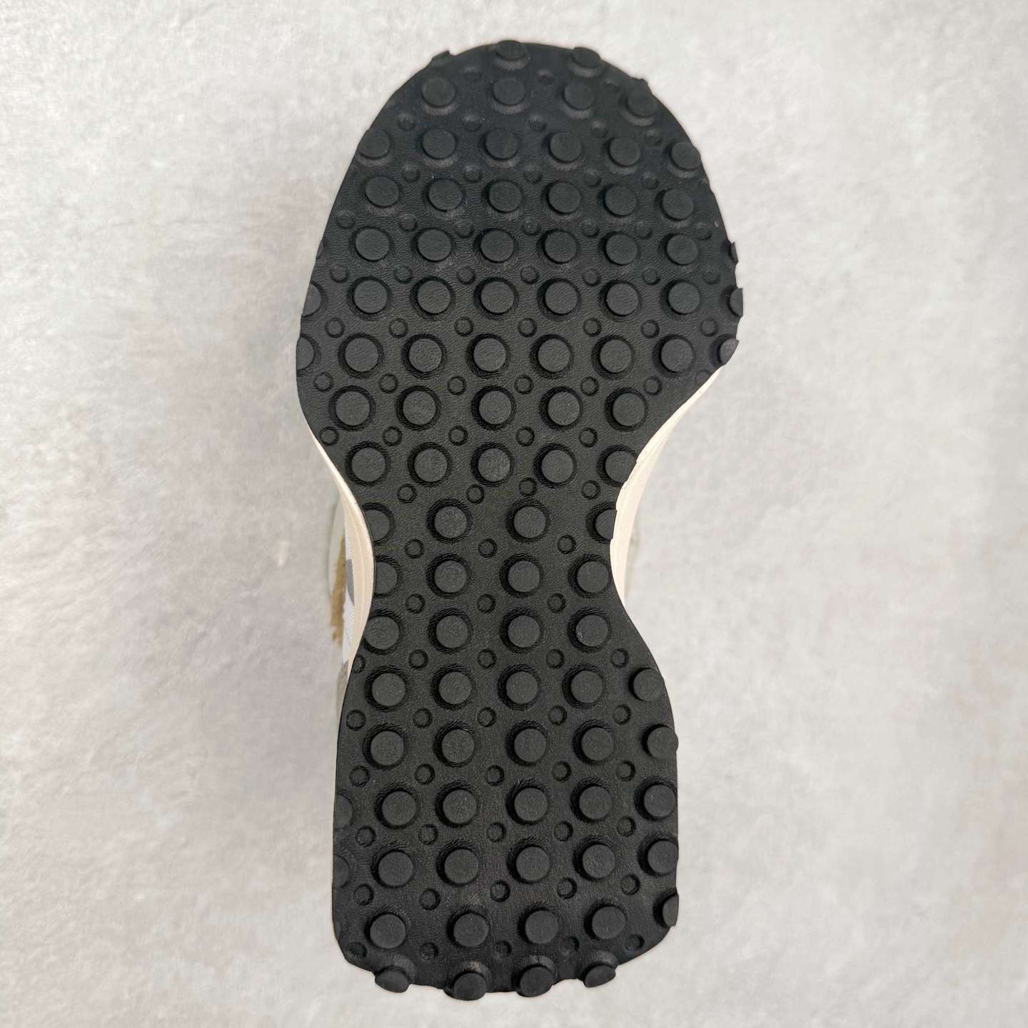 图片[9]-New Balance NB327 童鞋系列 ▪️正确皮料质感细节完美还原 ▪️原织唛 原标 业内顶级配套 ▪️历时两个月匠心打造 独立私人底模 ▪️原厂数据开发亲子款一脚蹬 ▪️MD底软度多次调教 ▪️最大限度还原zp 透气性极佳 ▪️原材otholite鞋垫 厚度密度市场顶级水平 ▪️成人鞋的开发态度与标准 ▪️打破市面童鞋无好货的行业格局 ▪️只为呵护每一双宝宝的脚 尺码：26=155mm 27.5=161mm 28=168mm 28.5=175mm 30=181mm 31=188mm 32.5=195mm 33.5=201mm 34.5=208mm 35=215mm （手工测量误差±1mm）-选品中心