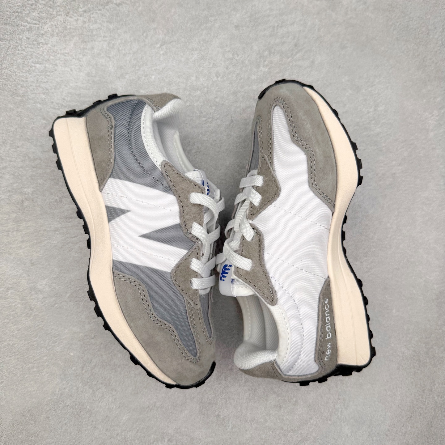 图片[3]-New Balance NB327 童鞋系列 ▪️正确皮料质感细节完美还原 ▪️原织唛 原标 业内顶级配套 ▪️历时两个月匠心打造 独立私人底模 ▪️原厂数据开发亲子款一脚蹬 ▪️MD底软度多次调教 ▪️最大限度还原zp 透气性极佳 ▪️原材otholite鞋垫 厚度密度市场顶级水平 ▪️成人鞋的开发态度与标准 ▪️打破市面童鞋无好货的行业格局 ▪️只为呵护每一双宝宝的脚 尺码：26=155mm 27.5=161mm 28=168mm 28.5=175mm 30=181mm 31=188mm 32.5=195mm 33.5=201mm 34.5=208mm 35=215mm （手工测量误差±1mm）-选品中心