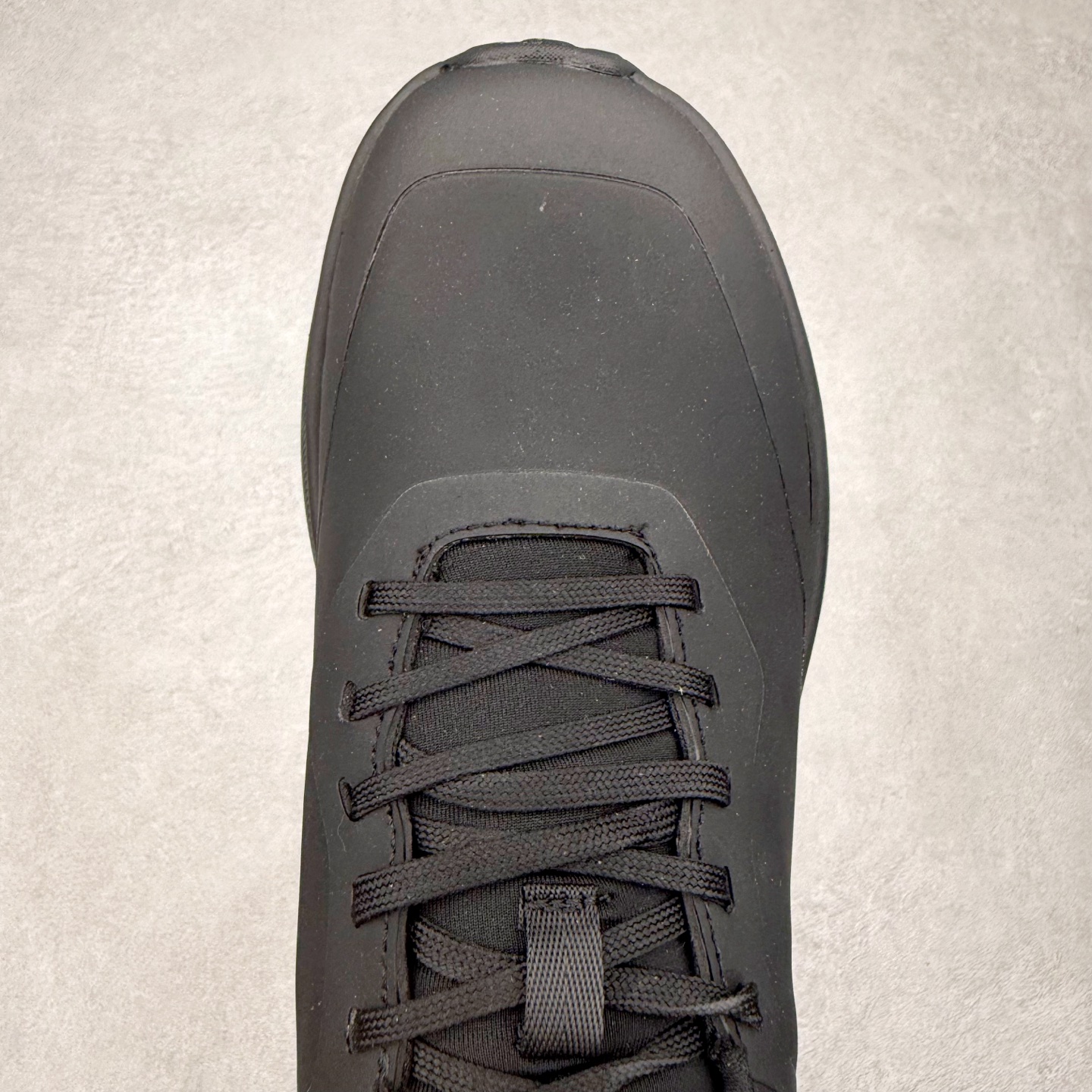 图片[4]-＃HP DESCENTE Enerzite 迪桑特舒适柔软防滑耐磨低帮休闲跑步鞋 DESCENTE（迪桑特）创立于1935年，品牌名取自法语词汇，意为“滑降”。品牌箭头标识代表滑雪的三种技术“高速直线滑行”、“穿越”和“侧滑”，也寓意品牌在打造高端专业运动产品中不断追求完美的创新精神，致力于成为中国高端专业滑雪、综训、女子、铁人三项、高尔夫的第一品牌。尺码：39 40 40.5 41 42 42.5 43 44 44.5 45-选品中心