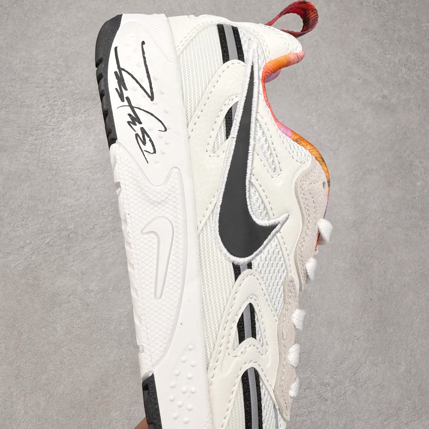 图片[6]-＃奥莱订单福利 NIKE JAM 系列舒适时尚防滑耐磨低帮生活休闲鞋 独家渠道 市面未流通批次 奥莱直播间499 599一样的东西 碾压市面现存所有版本 公司一样的东西 超值回馈 帮你省钱 采用鞋面合成皮革与网眼布设计 以便于运动员在霹雳舞运动中的保护和耐穿 中底设计细节采用翻转SWOOSH设计 使得倒立动作时更显帅气 鞋子中的整体结构下降 有助于提供更好的缓震效果 设计语言来与NIKE 2000年跑跑鞋中汲取的材料组合以及设计语言 鞋子在线条处大量采用反光效果 尺码：36 36.5 37.5 38 38.5 39 40 40.5 41 42 42.5 43 44 44.5 45-选品中心