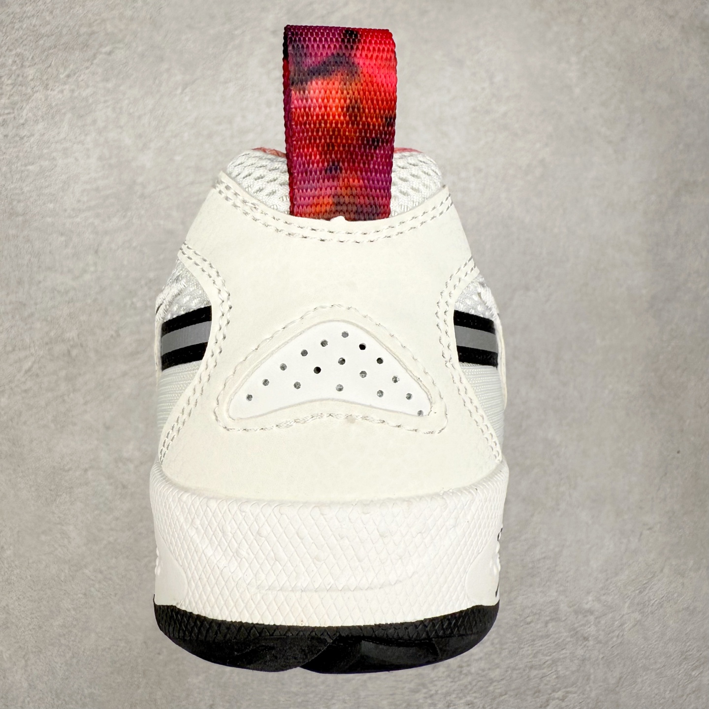 图片[8]-＃奥莱订单福利 NIKE JAM 系列舒适时尚防滑耐磨低帮生活休闲鞋 独家渠道 市面未流通批次 奥莱直播间499 599一样的东西 碾压市面现存所有版本 公司一样的东西 超值回馈 帮你省钱 采用鞋面合成皮革与网眼布设计 以便于运动员在霹雳舞运动中的保护和耐穿 中底设计细节采用翻转SWOOSH设计 使得倒立动作时更显帅气 鞋子中的整体结构下降 有助于提供更好的缓震效果 设计语言来与NIKE 2000年跑跑鞋中汲取的材料组合以及设计语言 鞋子在线条处大量采用反光效果 尺码：36 36.5 37.5 38 38.5 39 40 40.5 41 42 42.5 43 44 44.5 45-选品中心