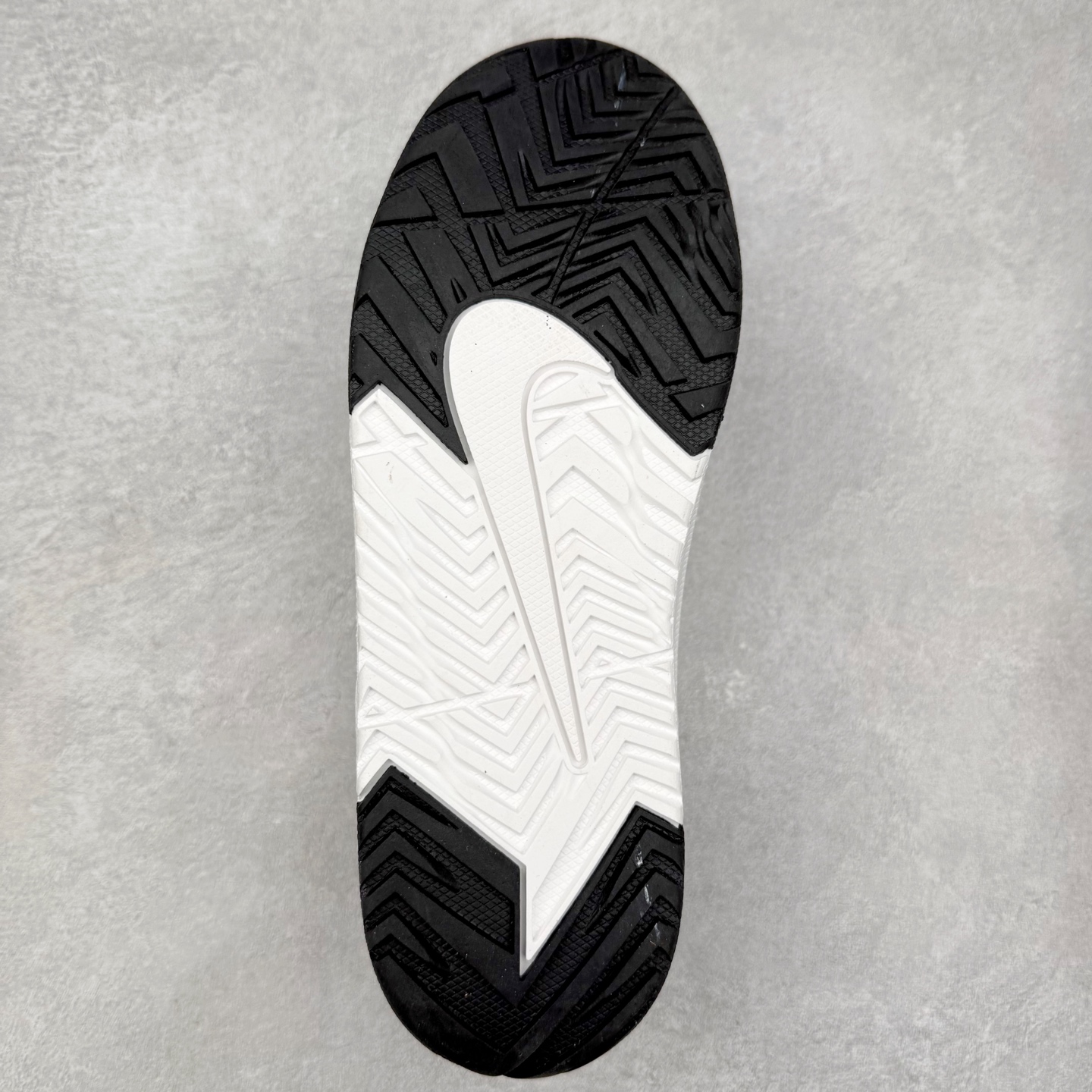 图片[9]-＃奥莱订单福利 NIKE JAM 系列舒适时尚防滑耐磨低帮生活休闲鞋 独家渠道 市面未流通批次 奥莱直播间499 599一样的东西 碾压市面现存所有版本 公司一样的东西 超值回馈 帮你省钱 采用鞋面合成皮革与网眼布设计 以便于运动员在霹雳舞运动中的保护和耐穿 中底设计细节采用翻转SWOOSH设计 使得倒立动作时更显帅气 鞋子中的整体结构下降 有助于提供更好的缓震效果 设计语言来与NIKE 2000年跑跑鞋中汲取的材料组合以及设计语言 鞋子在线条处大量采用反光效果 尺码：36 36.5 37.5 38 38.5 39 40 40.5 41 42 42.5 43 44 44.5 45-选品中心