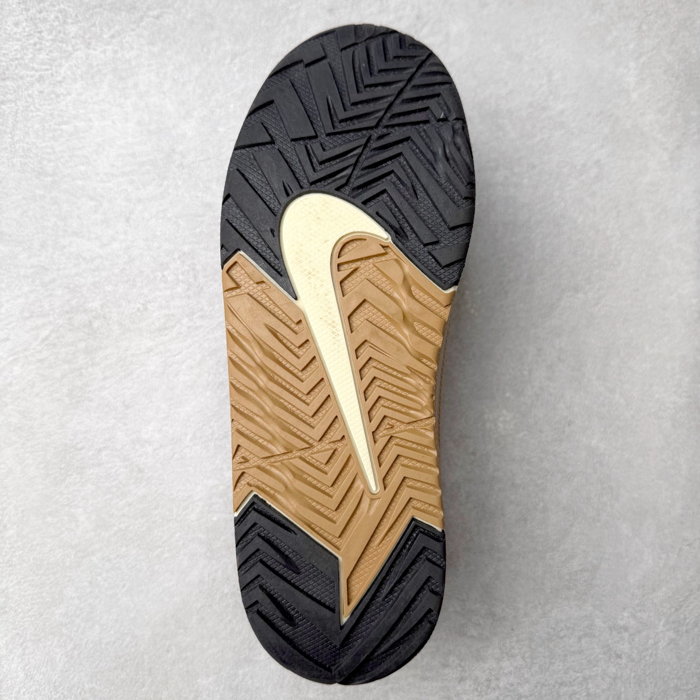 图片[9]-＃奥莱订单福利 NIKE JAM 系列舒适时尚防滑耐磨低帮生活休闲鞋 独家渠道 市面未流通批次 奥莱直播间499 599一样的东西 碾压市面现存所有版本 公司一样的东西 超值回馈 帮你省钱 采用鞋面合成皮革与网眼布设计 以便于运动员在霹雳舞运动中的保护和耐穿 中底设计细节采用翻转SWOOSH设计 使得倒立动作时更显帅气 鞋子中的整体结构下降 有助于提供更好的缓震效果 设计语言来与NIKE 2000年跑跑鞋中汲取的材料组合以及设计语言 鞋子在线条处大量采用反光效果 尺码：36 36.5 37.5 38 38.5 39 40 40.5 41 42 42.5 43 44 44.5 45-选品中心