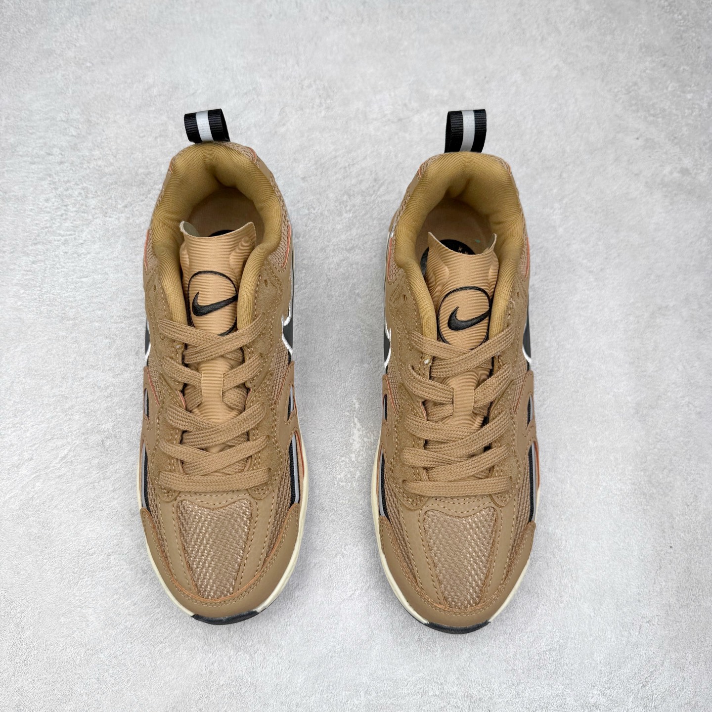 图片[2]-＃奥莱订单福利 NIKE JAM 系列舒适时尚防滑耐磨低帮生活休闲鞋 独家渠道 市面未流通批次 奥莱直播间499 599一样的东西 碾压市面现存所有版本 公司一样的东西 超值回馈 帮你省钱 采用鞋面合成皮革与网眼布设计 以便于运动员在霹雳舞运动中的保护和耐穿 中底设计细节采用翻转SWOOSH设计 使得倒立动作时更显帅气 鞋子中的整体结构下降 有助于提供更好的缓震效果 设计语言来与NIKE 2000年跑跑鞋中汲取的材料组合以及设计语言 鞋子在线条处大量采用反光效果 尺码：36 36.5 37.5 38 38.5 39 40 40.5 41 42 42.5 43 44 44.5 45-选品中心