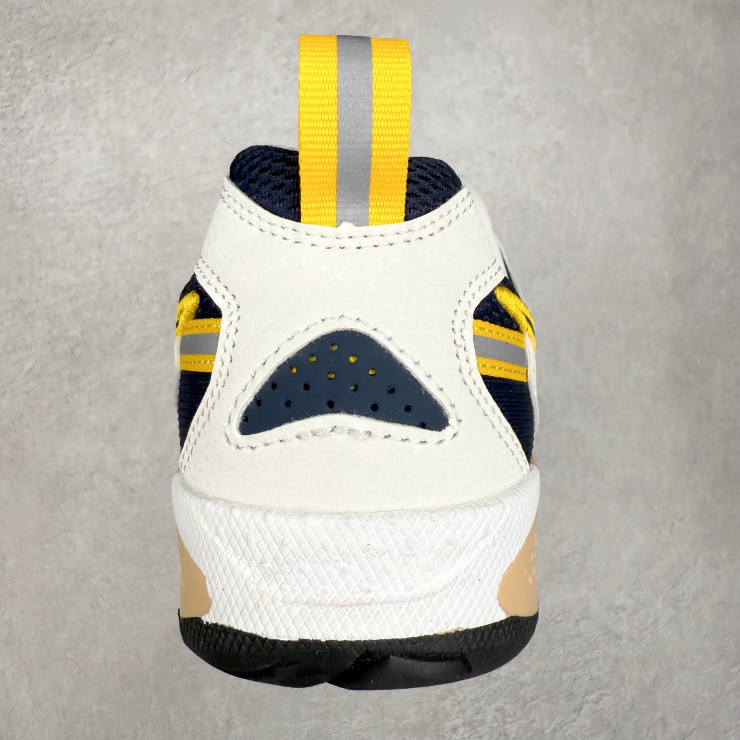 图片[8]-＃奥莱订单福利 NIKE JAM 系列舒适时尚防滑耐磨低帮生活休闲鞋 独家渠道 市面未流通批次 奥莱直播间499 599一样的东西 碾压市面现存所有版本 公司一样的东西 超值回馈 帮你省钱 采用鞋面合成皮革与网眼布设计 以便于运动员在霹雳舞运动中的保护和耐穿 中底设计细节采用翻转SWOOSH设计 使得倒立动作时更显帅气 鞋子中的整体结构下降 有助于提供更好的缓震效果 设计语言来与NIKE 2000年跑跑鞋中汲取的材料组合以及设计语言 鞋子在线条处大量采用反光效果 尺码：36 36.5 37.5 38 38.5 39 40 40.5 41 42 42.5 43 44 44.5 45-选品中心