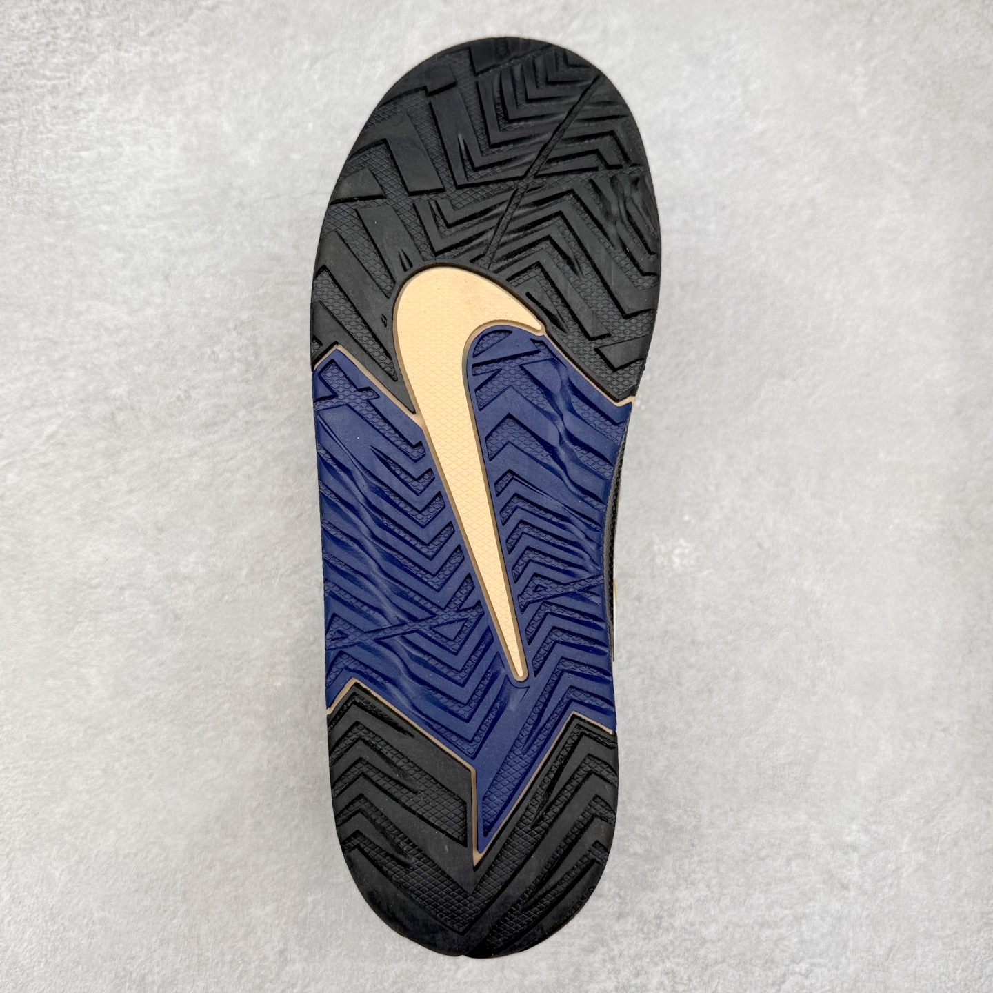 图片[9]-＃奥莱订单福利 NIKE JAM 系列舒适时尚防滑耐磨低帮生活休闲鞋 独家渠道 市面未流通批次 奥莱直播间499 599一样的东西 碾压市面现存所有版本 公司一样的东西 超值回馈 帮你省钱 采用鞋面合成皮革与网眼布设计 以便于运动员在霹雳舞运动中的保护和耐穿 中底设计细节采用翻转SWOOSH设计 使得倒立动作时更显帅气 鞋子中的整体结构下降 有助于提供更好的缓震效果 设计语言来与NIKE 2000年跑跑鞋中汲取的材料组合以及设计语言 鞋子在线条处大量采用反光效果 尺码：36 36.5 37.5 38 38.5 39 40 40.5 41 42 42.5 43 44 44.5 45-选品中心