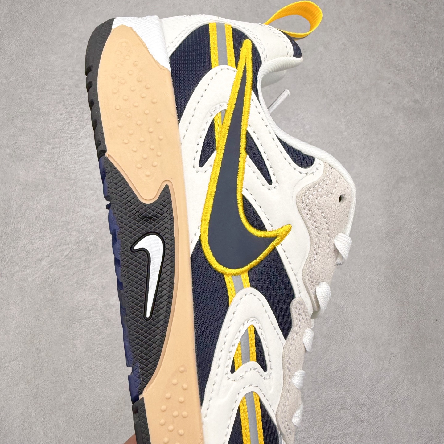 图片[6]-＃奥莱订单福利 NIKE JAM 系列舒适时尚防滑耐磨低帮生活休闲鞋 独家渠道 市面未流通批次 奥莱直播间499 599一样的东西 碾压市面现存所有版本 公司一样的东西 超值回馈 帮你省钱 采用鞋面合成皮革与网眼布设计 以便于运动员在霹雳舞运动中的保护和耐穿 中底设计细节采用翻转SWOOSH设计 使得倒立动作时更显帅气 鞋子中的整体结构下降 有助于提供更好的缓震效果 设计语言来与NIKE 2000年跑跑鞋中汲取的材料组合以及设计语言 鞋子在线条处大量采用反光效果 尺码：36 36.5 37.5 38 38.5 39 40 40.5 41 42 42.5 43 44 44.5 45-选品中心