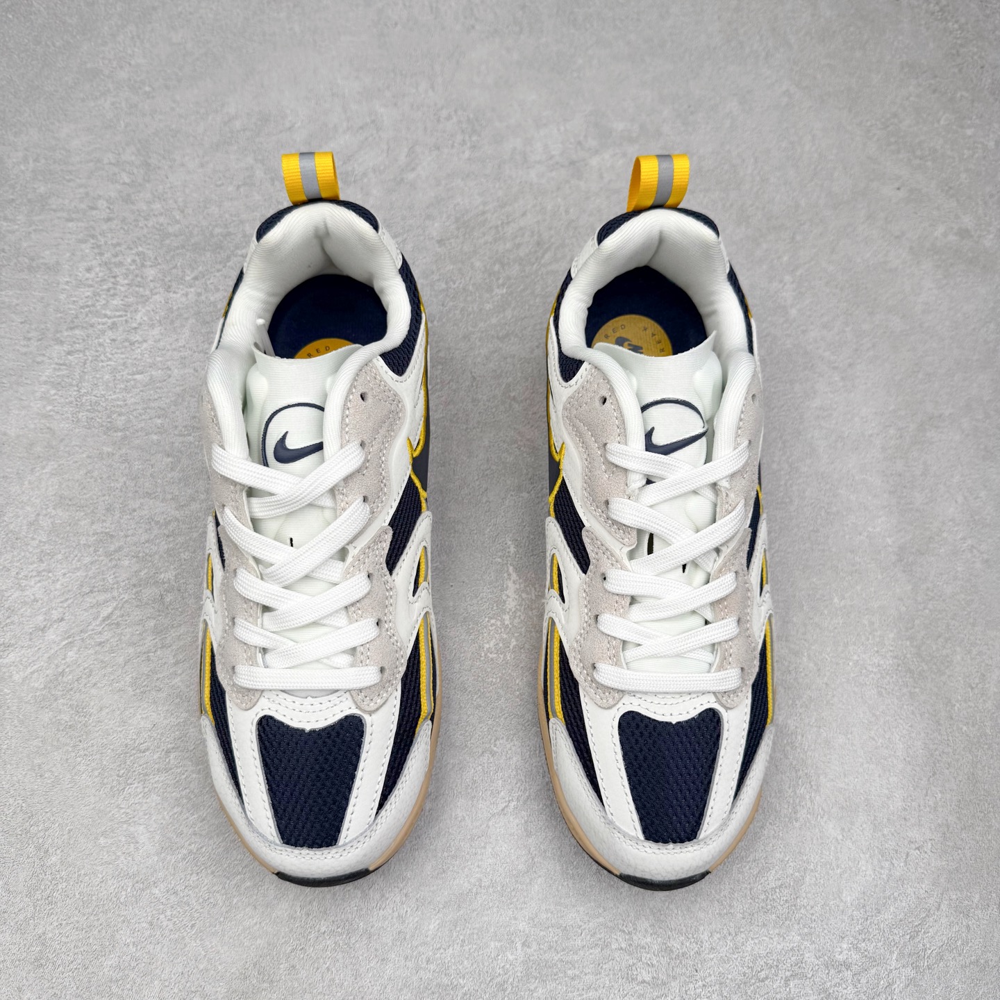 图片[2]-＃奥莱订单福利 NIKE JAM 系列舒适时尚防滑耐磨低帮生活休闲鞋 独家渠道 市面未流通批次 奥莱直播间499 599一样的东西 碾压市面现存所有版本 公司一样的东西 超值回馈 帮你省钱 采用鞋面合成皮革与网眼布设计 以便于运动员在霹雳舞运动中的保护和耐穿 中底设计细节采用翻转SWOOSH设计 使得倒立动作时更显帅气 鞋子中的整体结构下降 有助于提供更好的缓震效果 设计语言来与NIKE 2000年跑跑鞋中汲取的材料组合以及设计语言 鞋子在线条处大量采用反光效果 尺码：36 36.5 37.5 38 38.5 39 40 40.5 41 42 42.5 43 44 44.5 45-选品中心