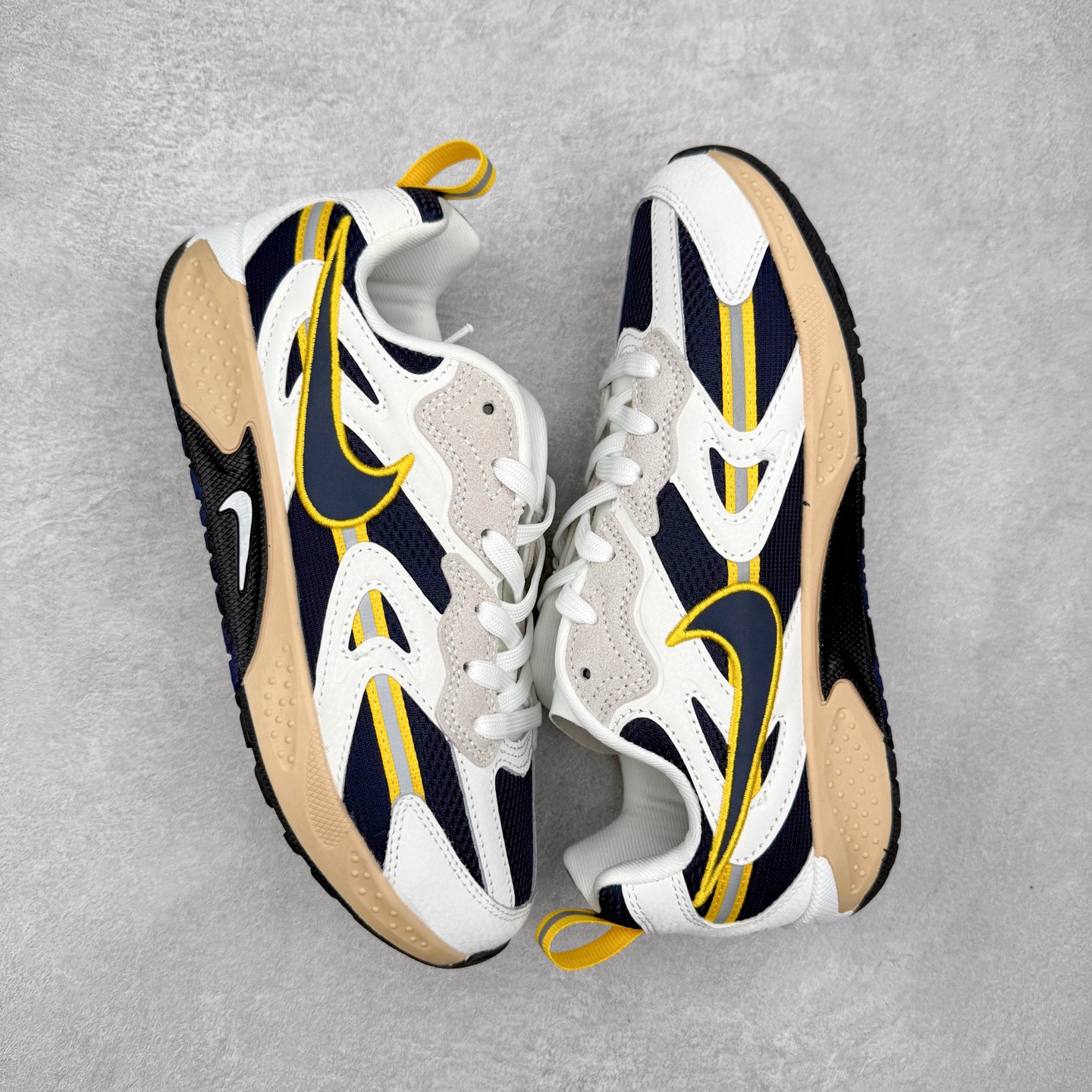 图片[3]-＃奥莱订单福利 NIKE JAM 系列舒适时尚防滑耐磨低帮生活休闲鞋 独家渠道 市面未流通批次 奥莱直播间499 599一样的东西 碾压市面现存所有版本 公司一样的东西 超值回馈 帮你省钱 采用鞋面合成皮革与网眼布设计 以便于运动员在霹雳舞运动中的保护和耐穿 中底设计细节采用翻转SWOOSH设计 使得倒立动作时更显帅气 鞋子中的整体结构下降 有助于提供更好的缓震效果 设计语言来与NIKE 2000年跑跑鞋中汲取的材料组合以及设计语言 鞋子在线条处大量采用反光效果 尺码：36 36.5 37.5 38 38.5 39 40 40.5 41 42 42.5 43 44 44.5 45-选品中心