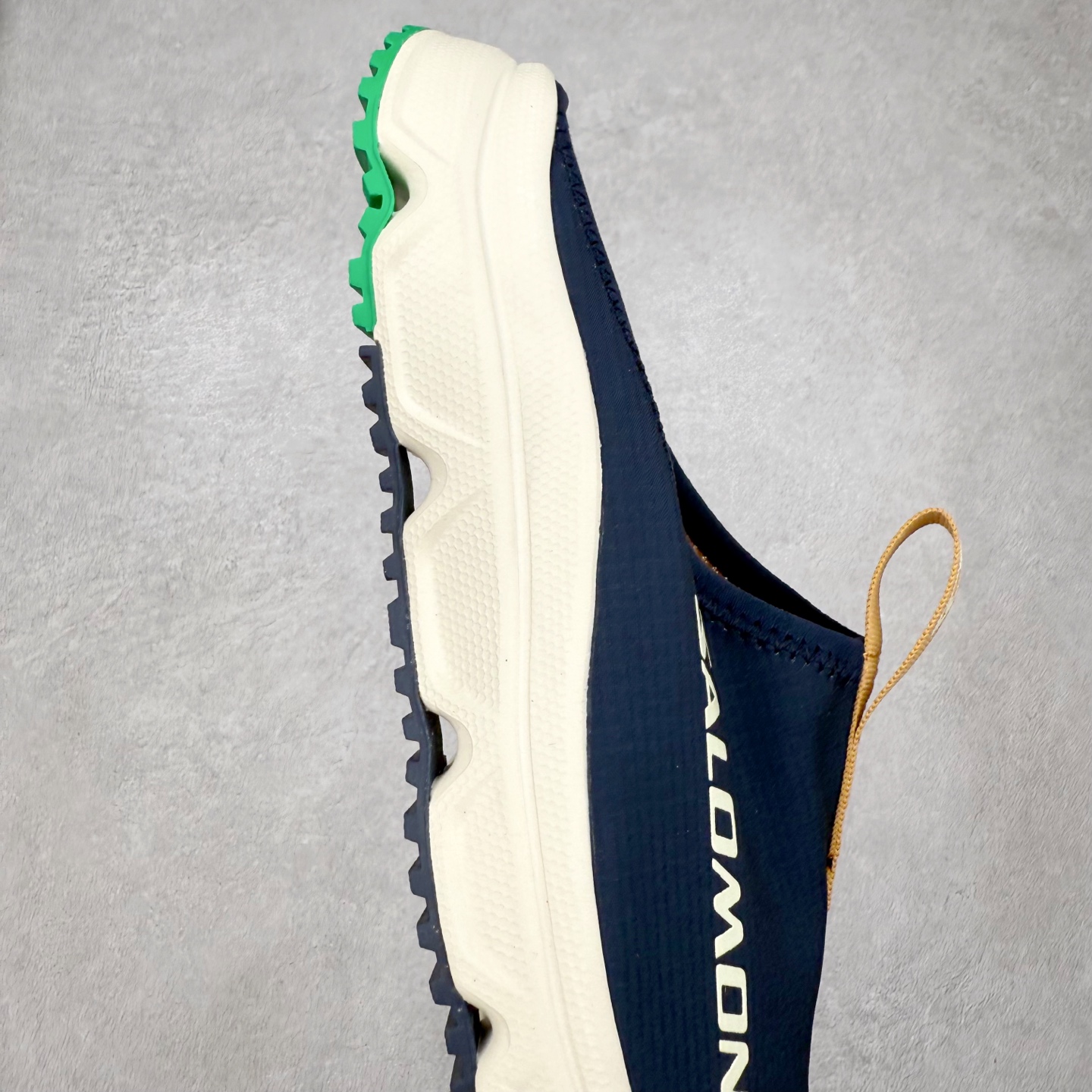 图片[6]-＃HP SALOMON萨洛蒙 RX Slide 3.0 CANVAS 舒适柔软 防滑包头拖鞋 男女同款 SALOMON诞生于1947年的法国阿尔卑斯山区，全球知名的户外运动品牌。一直致力于推动滑雪、越野跑等山地运动的发展及产品的进步。其产品设计致力于追求创新和发掘产品的性能极限，帮助喜欢自由的人在山地间不断挑战自我。实拍调校N版已经零色差零失真 百分百还原实物色彩所见即所得 不存在货不对板色差等低级问题 选购参考实物拍摄 不混卖不参货 只用心做好货严格选品 承诺混一赔十 尺码：36 36.5 37.5 38 38.5 39 40 40.5 41 42 42.5 43 44 44.5 45-选品中心