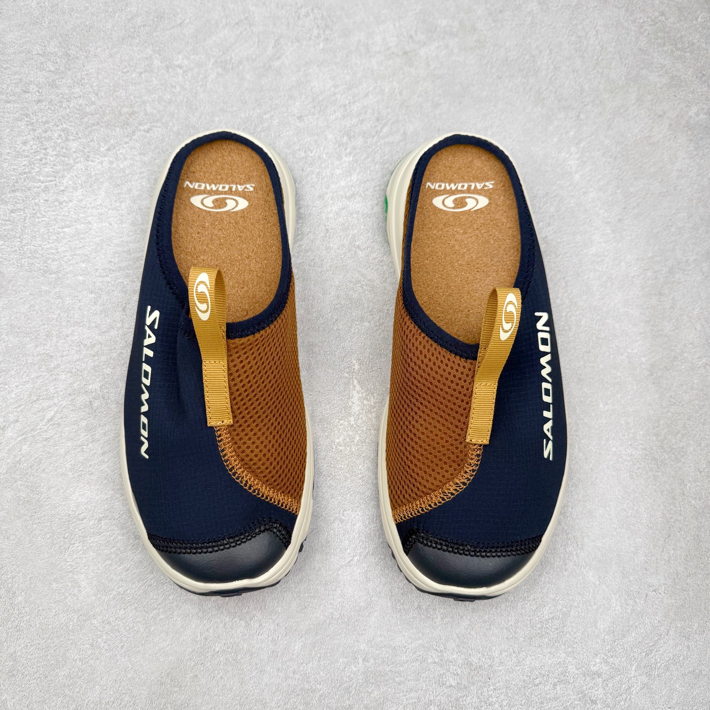 图片[2]-＃HP SALOMON萨洛蒙 RX Slide 3.0 CANVAS 舒适柔软 防滑包头拖鞋 男女同款 SALOMON诞生于1947年的法国阿尔卑斯山区，全球知名的户外运动品牌。一直致力于推动滑雪、越野跑等山地运动的发展及产品的进步。其产品设计致力于追求创新和发掘产品的性能极限，帮助喜欢自由的人在山地间不断挑战自我。实拍调校N版已经零色差零失真 百分百还原实物色彩所见即所得 不存在货不对板色差等低级问题 选购参考实物拍摄 不混卖不参货 只用心做好货严格选品 承诺混一赔十 尺码：36 36.5 37.5 38 38.5 39 40 40.5 41 42 42.5 43 44 44.5 45-选品中心