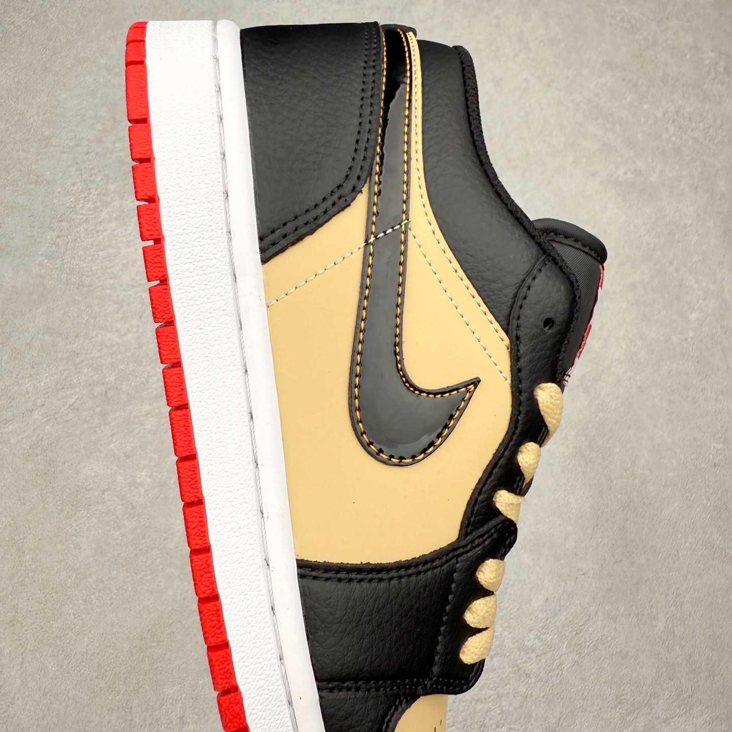 图片[6]-＃K版 Air Jordan AJ1 Low 低帮 HQ2016-200 全新流水线出品 DT版本唯一平替选择 市场第二梯队最强版 全部原鞋开发 原楦原纸板开发 全鞋电脑针车 原厂内置全掌气垫 原盒内在原标 唯一Zp原版鞋带绑法 免检产品 全新2022版型 全头层皮料 完美零毛边处理 原厂配置全掌气垫 价格定位良心 几十个配色陆续出货 实拍调校N版已经零色差零失真 百分百还原实物色彩所见即所得 不存在货不对板色差等低级问题 选购参考实物拍摄 不混卖不参货 只用心做好货严格选品 承诺混一赔十 尺码：36 36.5 37.5 38 38.5 39 40 40.5 41 42 42.5 43 44 44.5 45-选品中心