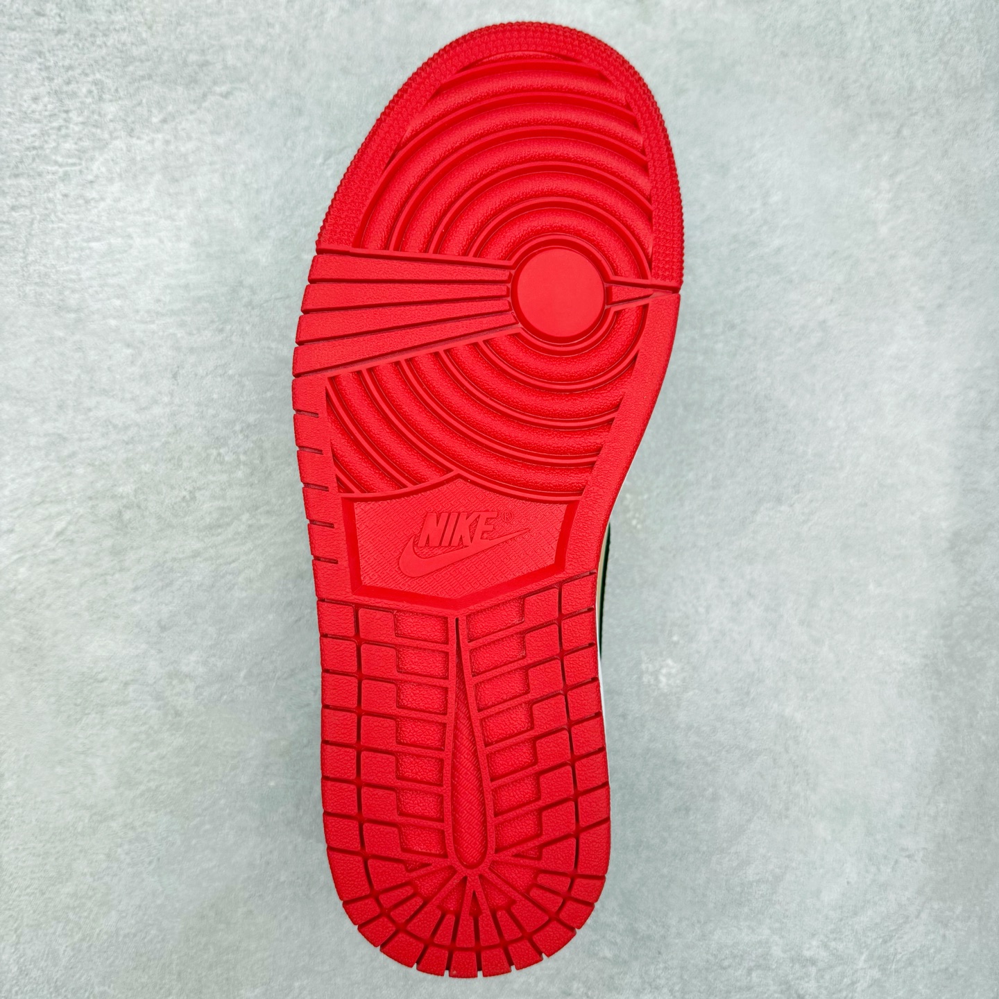 图片[9]-＃K版 Air Jordan AJ1 Low 低帮 HQ2016-200 全新流水线出品 DT版本唯一平替选择 市场第二梯队最强版 全部原鞋开发 原楦原纸板开发 全鞋电脑针车 原厂内置全掌气垫 原盒内在原标 唯一Zp原版鞋带绑法 免检产品 全新2022版型 全头层皮料 完美零毛边处理 原厂配置全掌气垫 价格定位良心 几十个配色陆续出货 实拍调校N版已经零色差零失真 百分百还原实物色彩所见即所得 不存在货不对板色差等低级问题 选购参考实物拍摄 不混卖不参货 只用心做好货严格选品 承诺混一赔十 尺码：36 36.5 37.5 38 38.5 39 40 40.5 41 42 42.5 43 44 44.5 45-选品中心