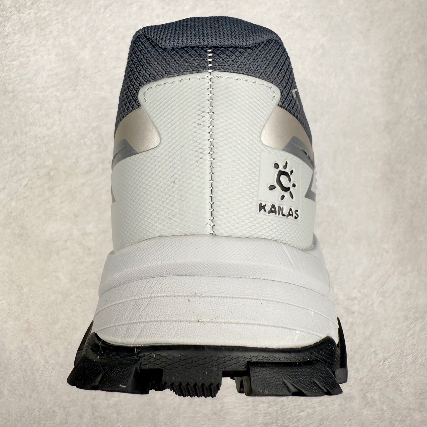 图片[8]-＃HP KAILAS 凯乐石远征5代 FLT 舒适简约经典登山 防滑耐磨防水低帮徒步鞋 KAILAS凯乐石品牌是全球三大全系攀登品牌之一，于2003年创立于中国广州，致力于为有攀登梦想的户外运动员及爱好者，研发制造功能性专业装备，满足他们在极限环境下安全舒适的需求，凯乐石专注于科技面料的开发及专业功能设计，产品线覆盖登山、攀岩、徒步、越野跑山、露营、旅行等多项户外运动，通过运动员的测试反馈，不断进化迭代，产品荣获国内外大奖71座，发明专利21个，更突破性的自主研发攀登器械，打造出中国的攀登硬实力。实拍调校N版已经零色差零失真 百分百还原实物色彩所见即所得 不存在货不对板色差等低级问题 选购参考实物拍摄 不混卖不参货 只用心做好货严格选品 承诺混一赔十 尺码：36 36.5 37.5 38 38.5 39 40 40.5 41 42 42.5 43 44 44.5 45-选品中心