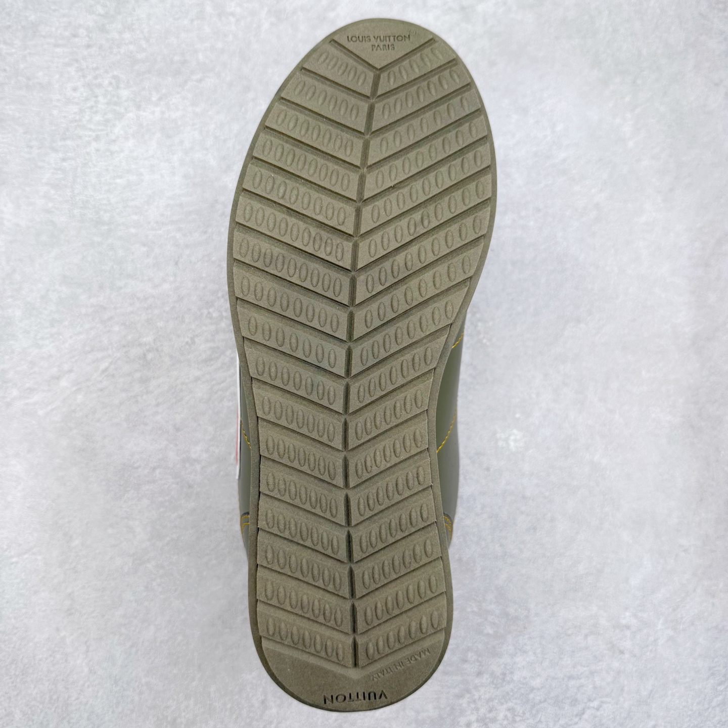 图片[9]-LOUIS VUITTON x Nigo lv联名款 Buttersoft 牛皮革羊皮革 FW25 图案压纹 圆头系带 低帮 生活休闲鞋 男女同款 白色 外贸零售特供批次 2023全新纸板数据 印花高频效果碾压市面 市售天花板产物 耗时半年巨作 全套原厂新版原纸板楦头开发 原厂特供皮料加持 市场所有版本中综合最强的货品 GD实力大厂出品 全网最全配色更新最快 最成熟的做工稳定的品控 完美鞋型超高的清洁度 零毛边线头瑕疵 全套原楦原纸版原鞋开模 全网最具灵魂的版型 正确原装黄色鞋盒 正确中底印花 鞋面印花3D高频深度立体 全鞋电脑针车 紧密相连 针距密度一致 环保乳胶注塑鞋垫 厚度脚感还原原版 皮面裁剪部位 统一油边封口工艺 原装橡胶大底含胶量大底组合零偏差 专柜全套包装 防尘袋 说明书 质保卡 男女鞋 尺码：35 36 37 38 39 40 41 42 43 44 45-选品中心