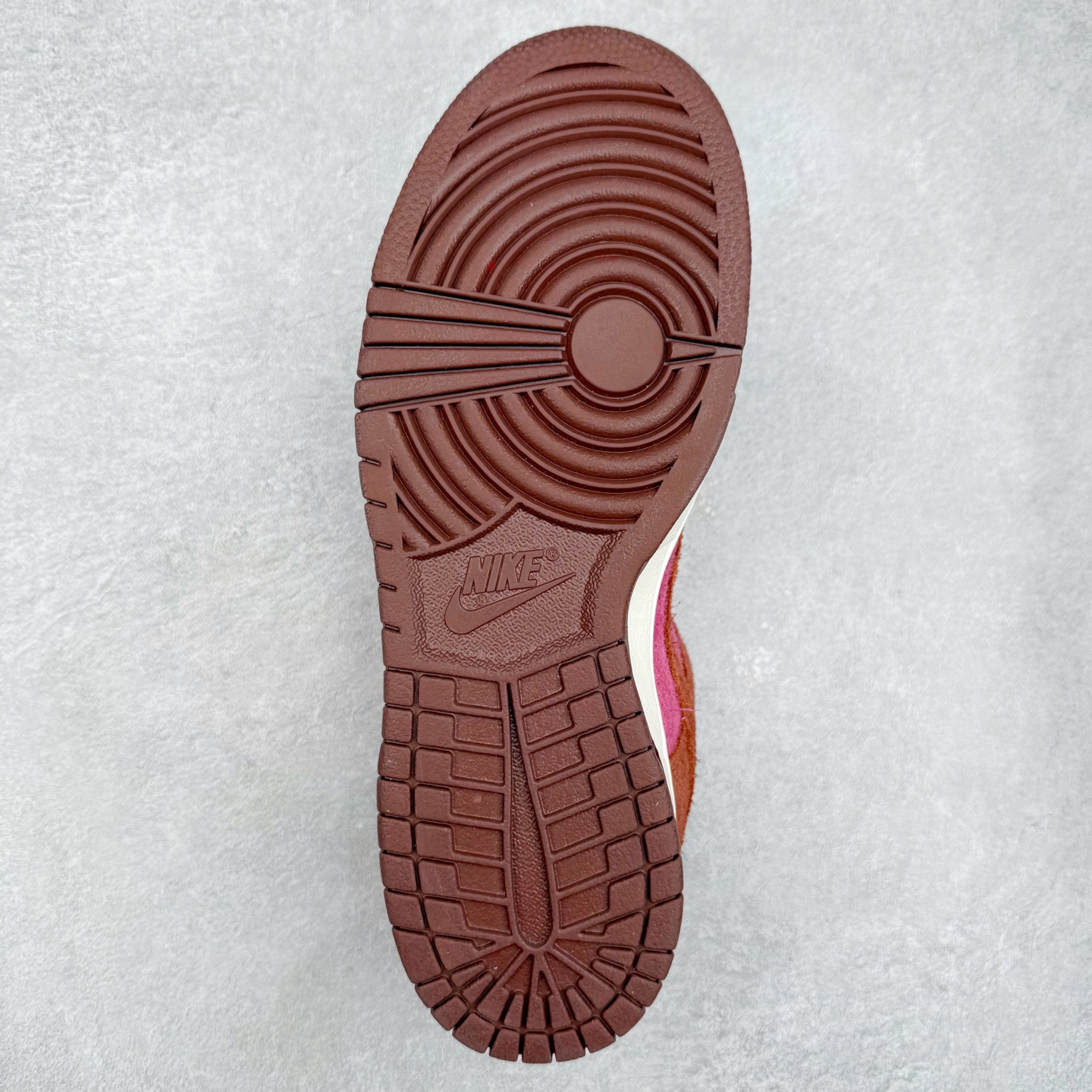 图片[9]-NK Dunk Low IH7648-600 极限压缩利润空间 超乎所想的高性价比 用料绝不含糊 原盒原配 正确耐磨橡胶大底 超高清洁度 全鞋零毛边皮料切割 全套原楦原模倾力打造完美版型 尺码：36 36.5 37.5 38 38.5 39 40 40.5 41 42 42.5 43 44 44.5 45 46-选品中心