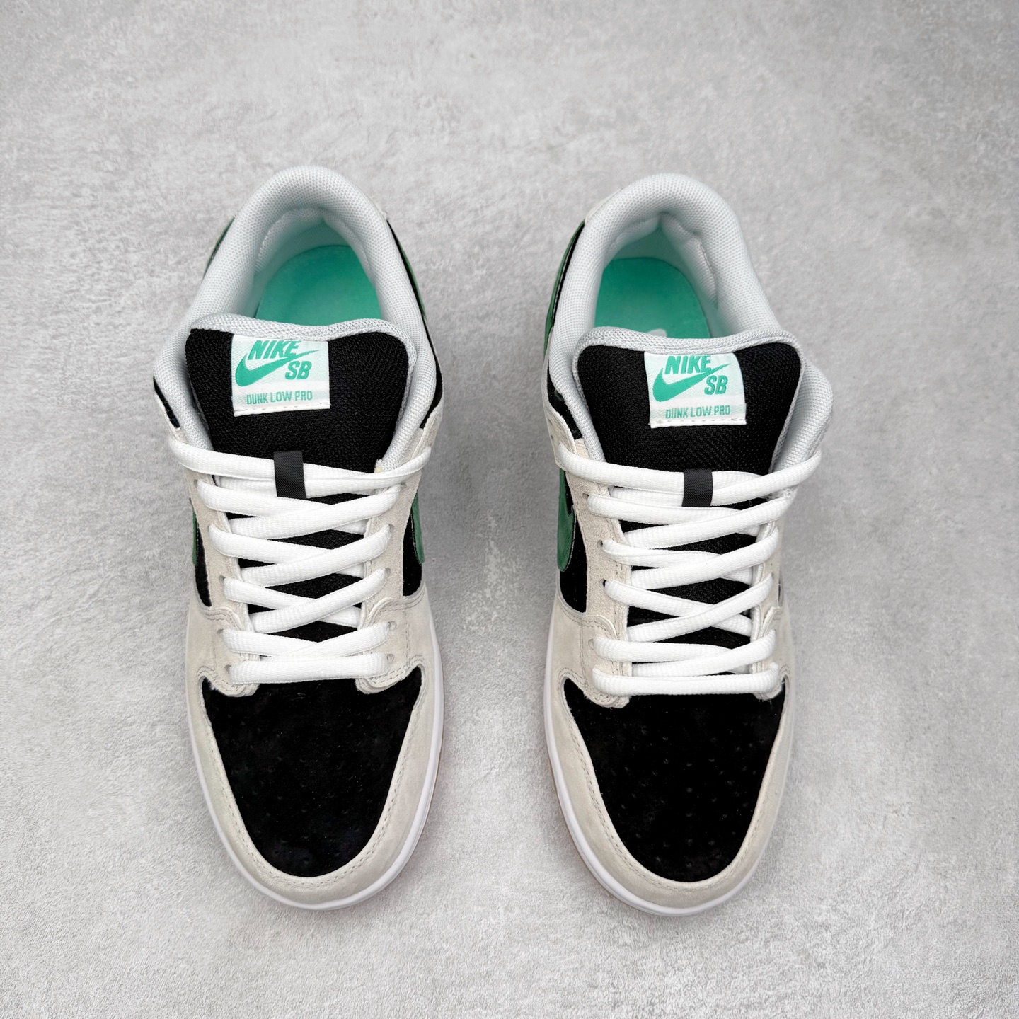 图片[2]-NK SB Dunk Low HF3704-001 极限压缩利润空间 超乎所想的高性价比 用料绝不含糊 原盒原配 正确耐磨橡胶大底 超高清洁度 全鞋零毛边皮料切割 全套原楦原模倾力打造完美版型 尺码：36 36.5 37.5 38 38.5 39 40 40.5 41 42 42.5 43 44 44.5 45 46-选品中心