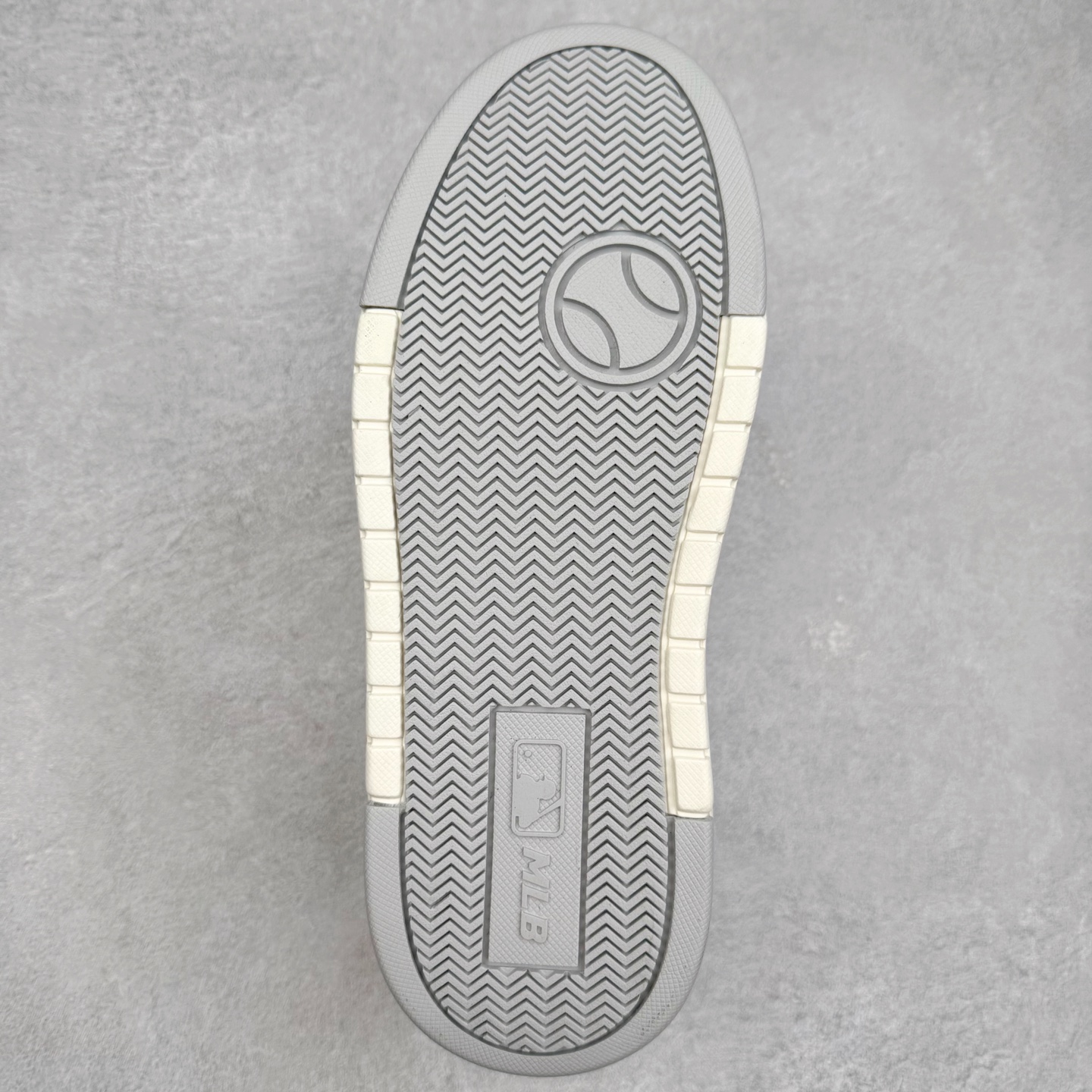 图片[9]-MLB Chunky Liner Basic 复古印花学长鞋系列低帮轻量增高厚底百搭休闲运动慢跑鞋板鞋 Korea韩国联名NY美国榄球纽约洋基队限定 韩国代购专供 全套原楦原纸板原厂数据开发 正确中底拉帮中底网布细节 平台代购专供 左脚内置芯片 韩国代购吊牌标贴 独家一比一RB+MD组合大底 高频后跟小人Logo精准对位立体饱满 正确网布加超迁鞋面 转印中底走线紧密 转印Logo工艺表层防刮不掉色 尺码：35 36 36.5 37.5 38 38.5 39 40 40.5 41 42 42.5 43 44 45-选品中心