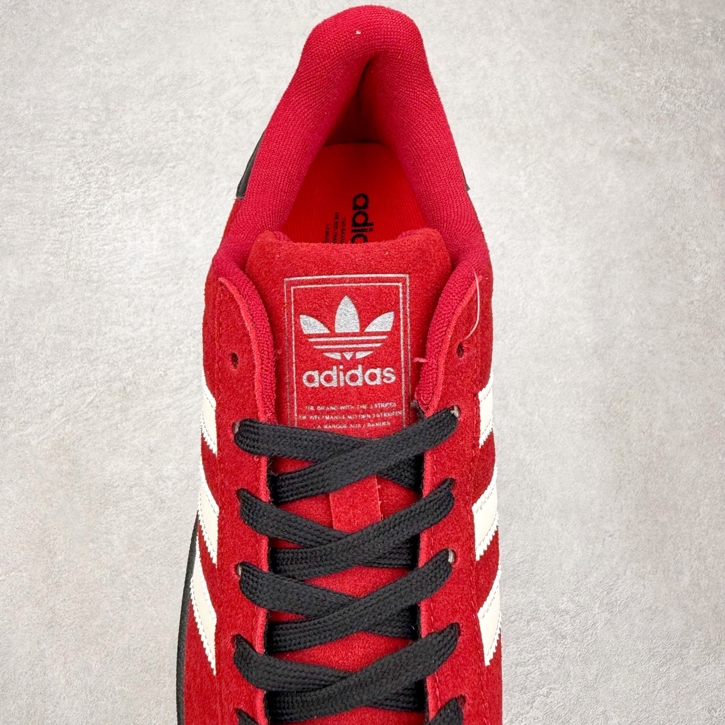 图片[5]-AD Originals Superstar 经典复古贝壳头板鞋 JQ3222 诞生于1969年 是第一双将全皮面鞋 身与橡胶鞋头结合在一起的低帮篮球鞋 Superstar最开始 是作为高帮篮球鞋Pro Model的低帮版本而出现的 但因为其独特和醒目的橡胶鞋头造型而让大家熟知 被大家形象地称为\\\”shelltoe\\\”贝壳头 在70年代的美国职业篮球场上 接近3/4的NBA球员都将这双Superstar作为场上用鞋 80年代之后 经过不断的改良和发展 Superstar逐渐成为横跨时装、音乐、街头文化、休闲和运动等各大领域的时尚潮鞋 尺码：36 36.5 37 38 38.5 39 40 40.5 41 42 42.5 43 44 44.5 45-选品中心