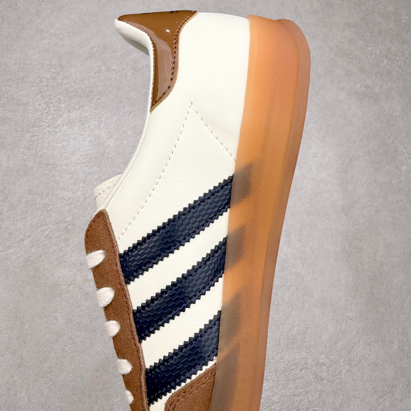 图片[7]-AD Gazelle Indoor Trainers 羚羊内训系列低帮复古百搭休闲运动德训风板鞋 JP9221 90年代经典的复刻版！自60年代以足球训练鞋面世以来,Gazelle就以其经典设计席卷全球。1991年版本的复刻,再造经典Gazelle。采用皮革打造,搭配浊色细节,让这款经典更加简约。尺码：36 36⅔ 37⅓ 38 38⅔ 39⅓ 40 40⅔ 41⅓ 42 42⅔ 43⅓ 44⅓ 44⅔ 45-选品中心