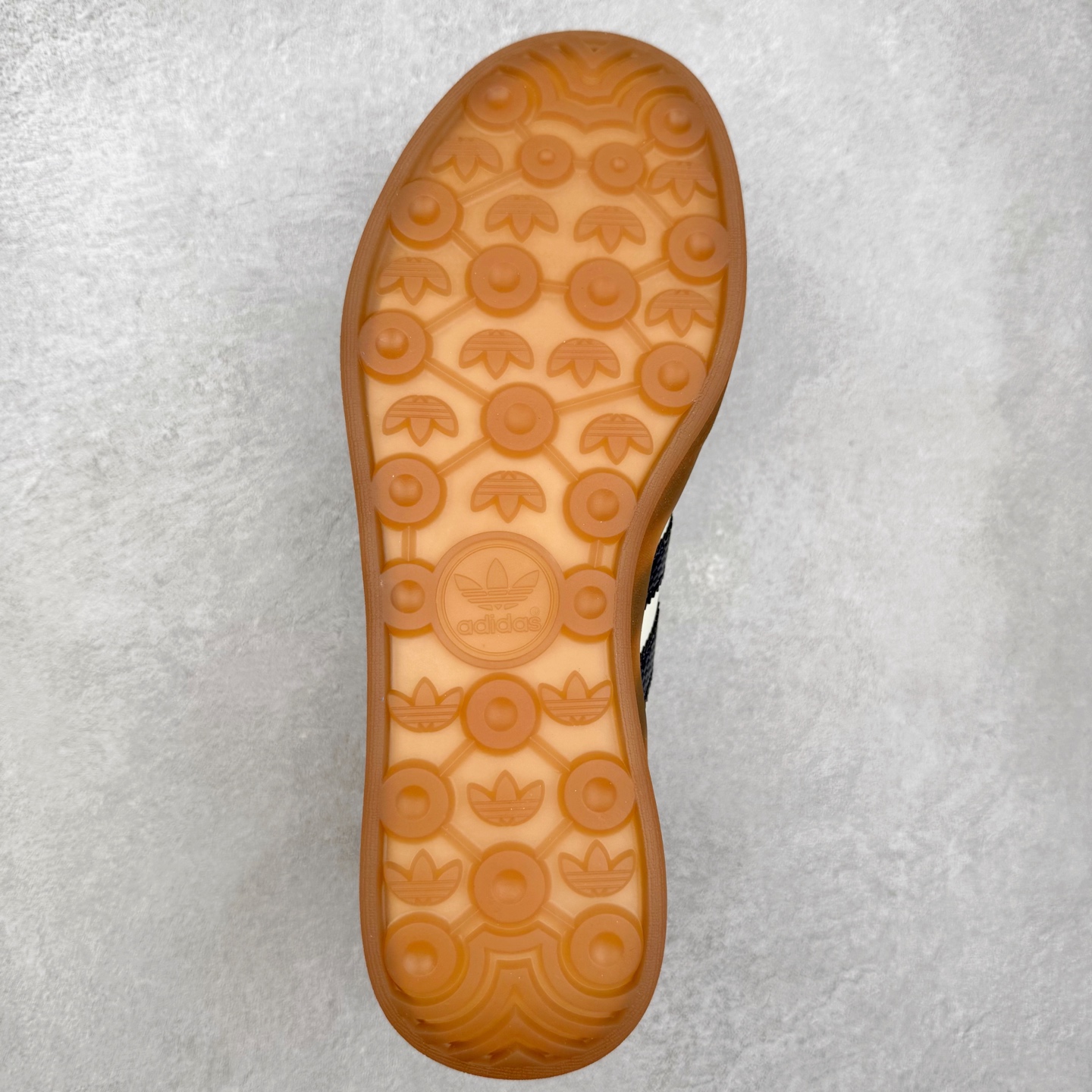 图片[9]-AD Gazelle Indoor Trainers 羚羊内训系列低帮复古百搭休闲运动德训风板鞋 JP9221 90年代经典的复刻版！自60年代以足球训练鞋面世以来,Gazelle就以其经典设计席卷全球。1991年版本的复刻,再造经典Gazelle。采用皮革打造,搭配浊色细节,让这款经典更加简约。尺码：36 36⅔ 37⅓ 38 38⅔ 39⅓ 40 40⅔ 41⅓ 42 42⅔ 43⅓ 44⅓ 44⅔ 45-选品中心