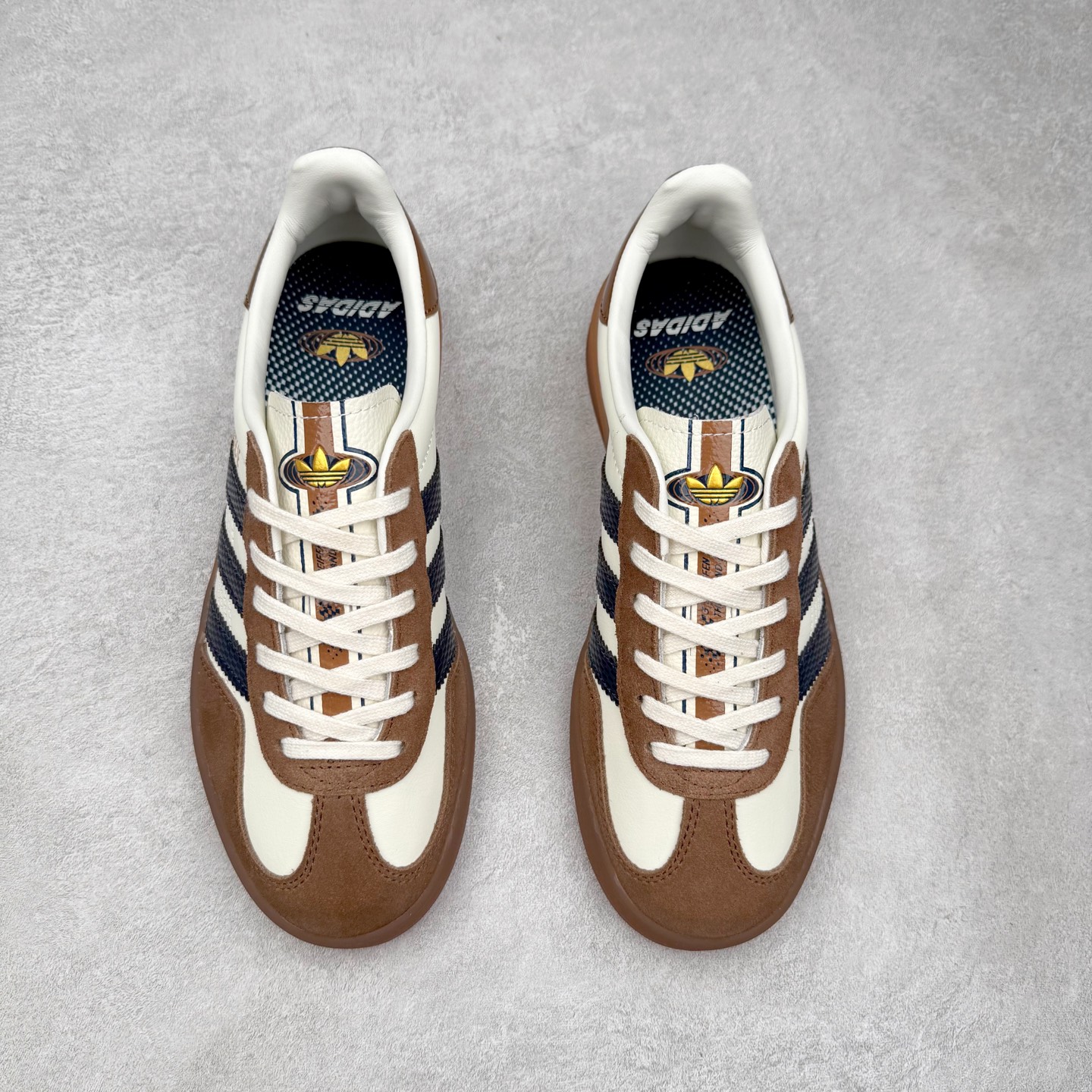 图片[2]-AD Gazelle Indoor Trainers 羚羊内训系列低帮复古百搭休闲运动德训风板鞋 JP9221 90年代经典的复刻版！自60年代以足球训练鞋面世以来,Gazelle就以其经典设计席卷全球。1991年版本的复刻,再造经典Gazelle。采用皮革打造,搭配浊色细节,让这款经典更加简约。尺码：36 36⅔ 37⅓ 38 38⅔ 39⅓ 40 40⅔ 41⅓ 42 42⅔ 43⅓ 44⅓ 44⅔ 45-选品中心