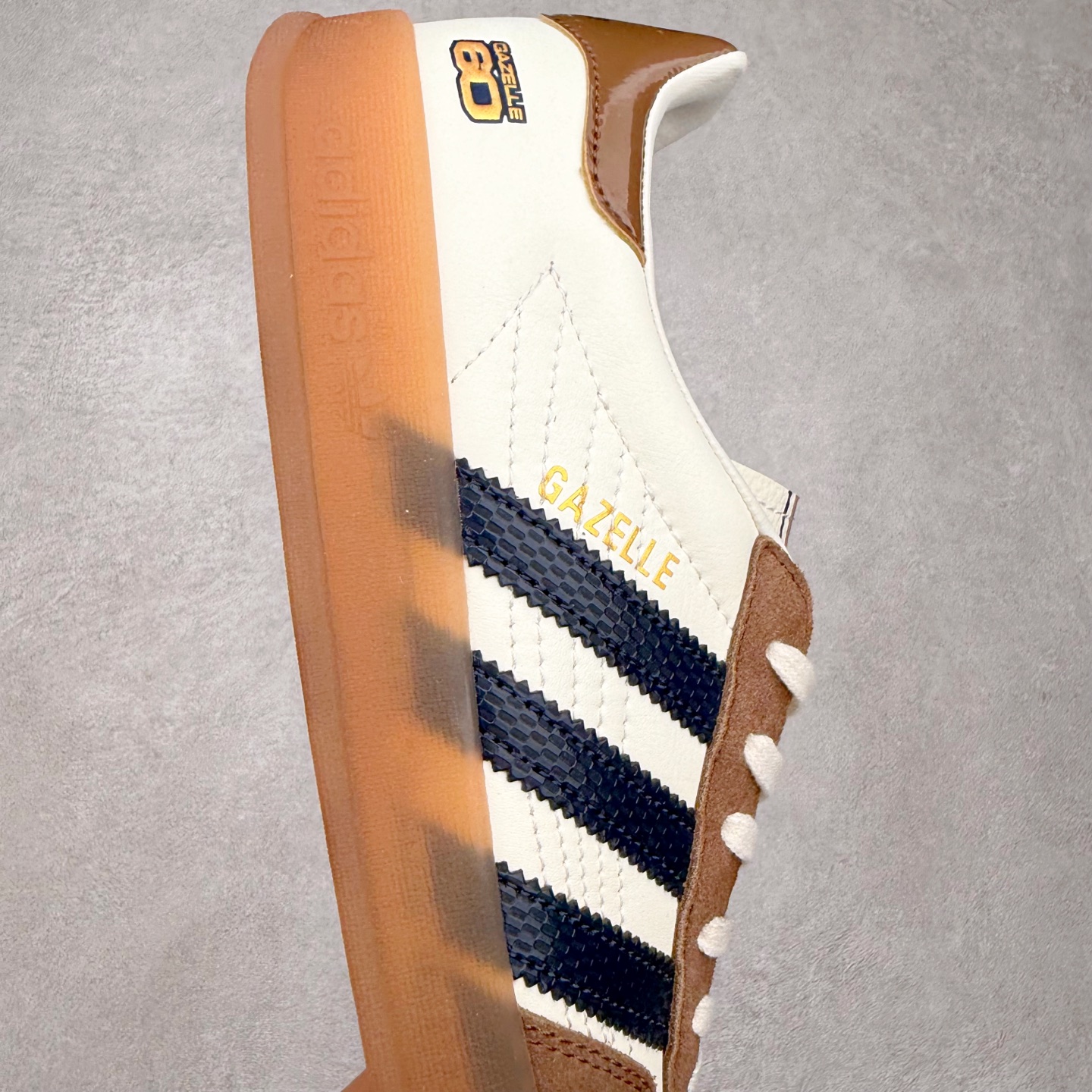 图片[6]-AD Gazelle Indoor Trainers 羚羊内训系列低帮复古百搭休闲运动德训风板鞋 JP9221 90年代经典的复刻版！自60年代以足球训练鞋面世以来,Gazelle就以其经典设计席卷全球。1991年版本的复刻,再造经典Gazelle。采用皮革打造,搭配浊色细节,让这款经典更加简约。尺码：36 36⅔ 37⅓ 38 38⅔ 39⅓ 40 40⅔ 41⅓ 42 42⅔ 43⅓ 44⅓ 44⅔ 45-选品中心