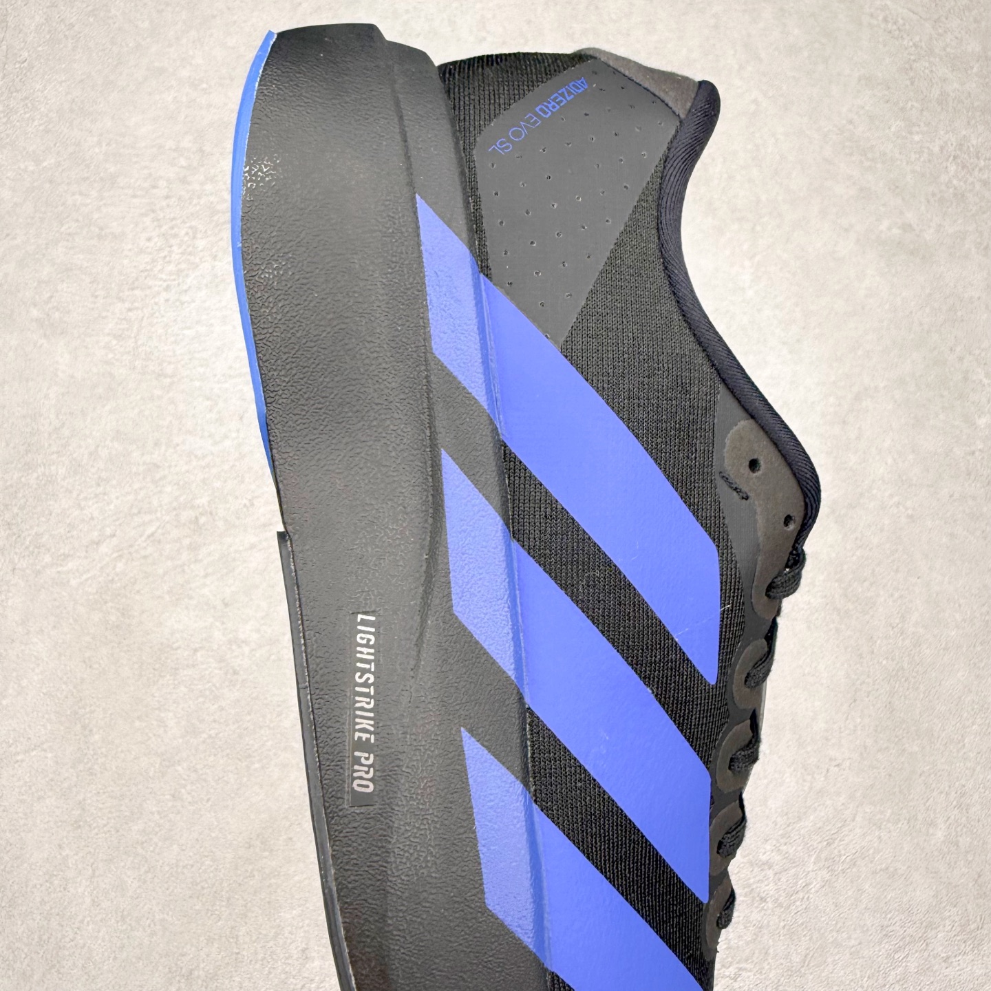 图片[6]-＃纯原 AD Adizero EVO SL 马拉松竞速专业跑鞋 JP7148 CELERMESH针织网面非常轻薄 纤维间的缝隙很大 可以保证跑步时的透气、排汗效果 鞋舌直接与两侧的内衬和鞋底连接在一起 在跑步过程中不会被鞋舌的左右移动所困扰 在标准鞋带孔的基础上再拓宽一组鞋带孔 适合不同脚型的需求 突破性 EnergyRods 技术，有助于跑者实现更好的成绩 中底独特的LIGHTSTRIKE PRO泡棉材质 微弹感觉在跑步过程中给予了良好的支撑体验 对于顶级精英和高水平进阶跑者来说 ADIOS PRO是一双值得信赖的竞速比赛用鞋 尺码：36 36.5 37.5 38 38.5 39 40 40.5 41 42 42.5 43 44 44.5 45-选品中心