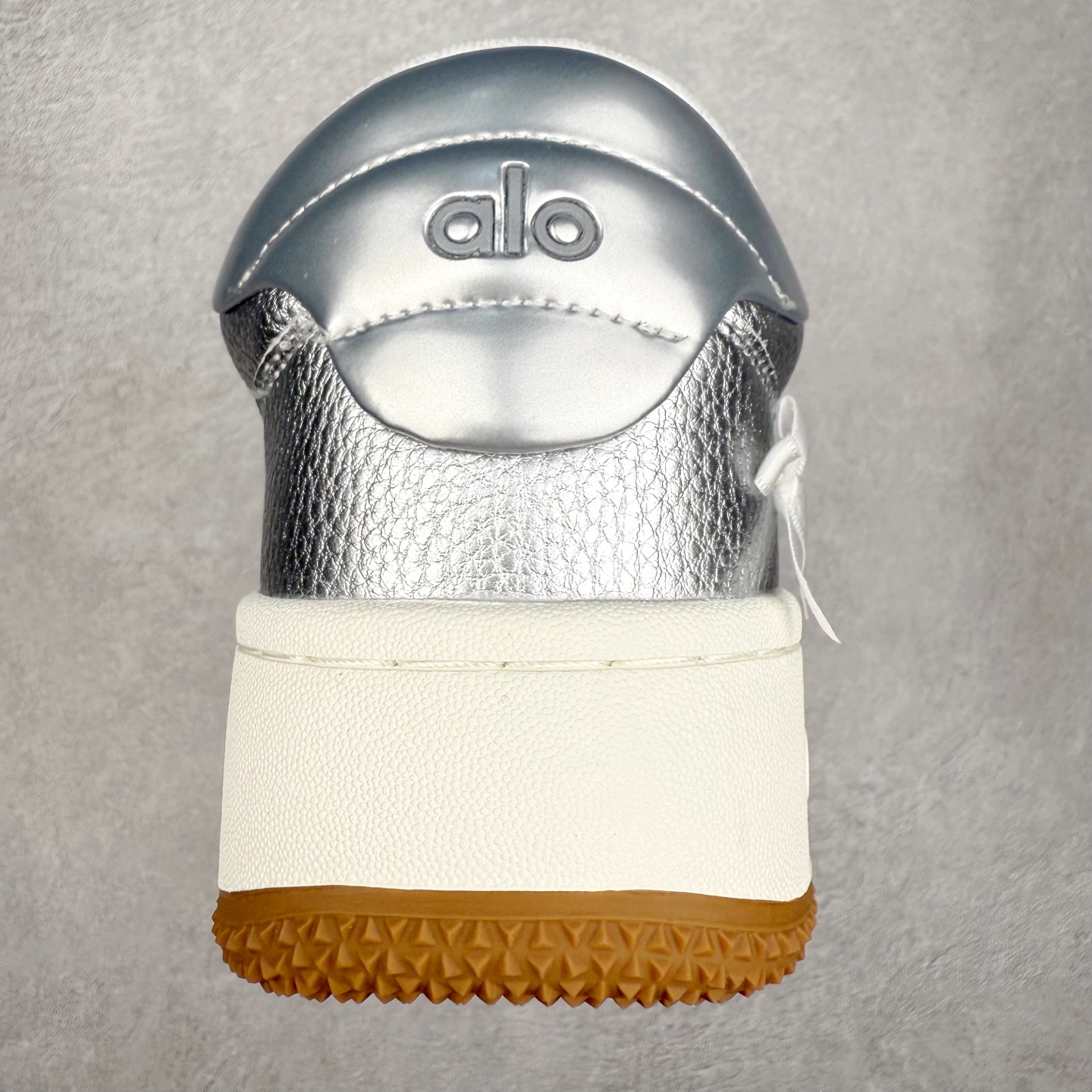 图片[8]-Alo yoga 易梦玲 Jisoo智秀 等多位明星同款上脚 主打各大平台外贸主推大厂采购原材料多处细节一步到位 生产细节 没得说 一款随意搭配的都好看的鞋子aIo采用增高4cm 主打熊猫色 春夏秋冬四季款 舒适简约板鞋 TPU防滑耐磨鞋底 #alo #alo女孩 #AIo #健身穿搭 #鞋子推荐 #板鞋 尺码：35 36 37 38 39 40 41 42 43 44 45-选品中心