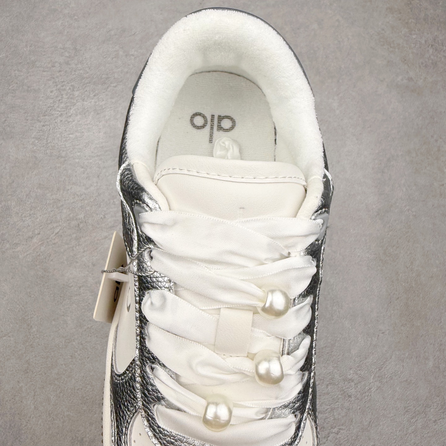 图片[5]-Alo yoga 易梦玲 Jisoo智秀 等多位明星同款上脚 主打各大平台外贸主推大厂采购原材料多处细节一步到位 生产细节 没得说 一款随意搭配的都好看的鞋子aIo采用增高4cm 主打熊猫色 春夏秋冬四季款 舒适简约板鞋 TPU防滑耐磨鞋底 #alo #alo女孩 #AIo #健身穿搭 #鞋子推荐 #板鞋 尺码：35 36 37 38 39 40 41 42 43 44 45-选品中心