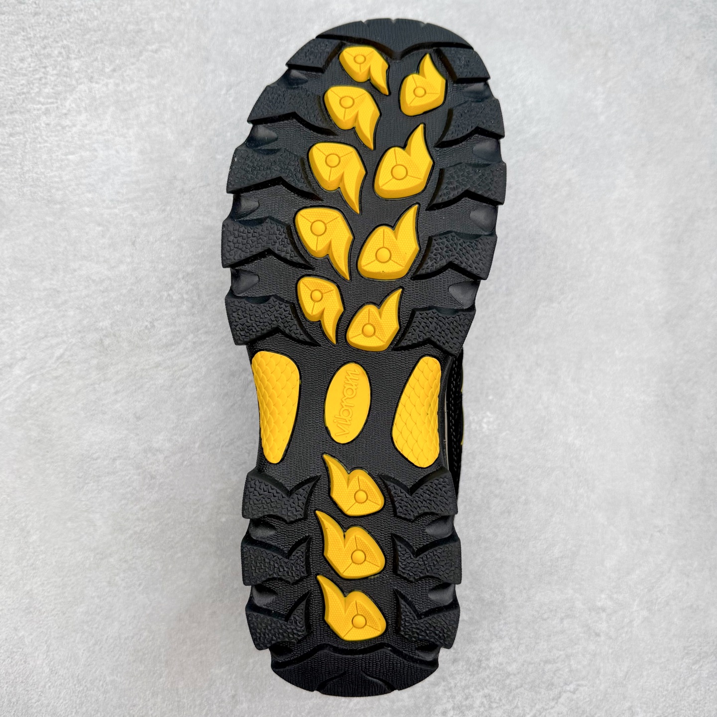 图片[9]-The North Face 北面乐斯菲斯户外运动休闲登山鞋越野徒步鞋 广东大厂品质 面料采用进口磨砂牛皮 鞋底采用Vibram黄金大底 专门为鞋底设计的橡胶以出色的耐磨性 良好的防滑性或得不少户外运动爱好者的喜欢 专业户外登山品牌（北面）The North Face自1966年创立，由两位热爱登山徒步的年轻登山者于美西旧金山开创，不断透过研发与创新，并且将最先进的技术结合在服装与鞋款设计，生产多种外型帅气且专业能力非常强的户外运动装备而备受欢迎。尺码：39-45（运动鞋码）-选品中心