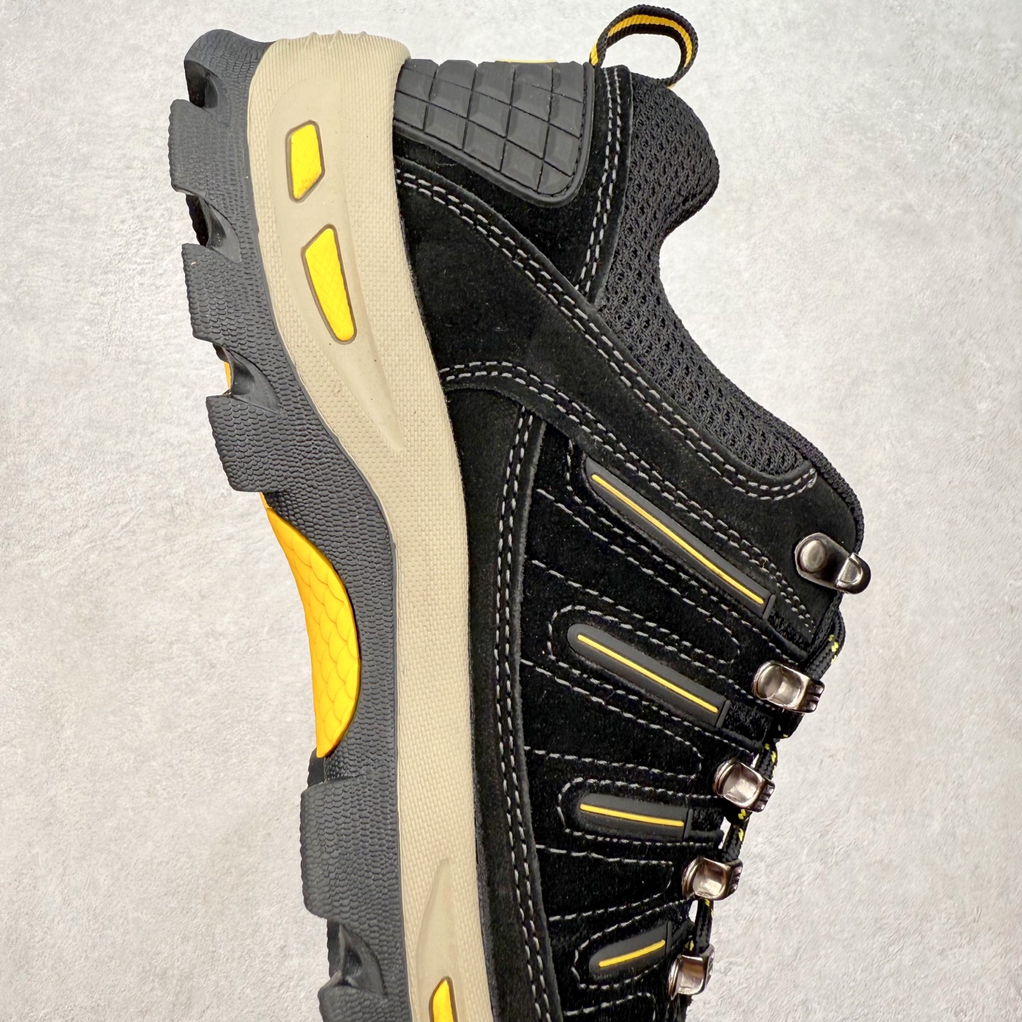 图片[6]-The North Face 北面乐斯菲斯户外运动休闲登山鞋越野徒步鞋 广东大厂品质 面料采用进口磨砂牛皮 鞋底采用Vibram黄金大底 专门为鞋底设计的橡胶以出色的耐磨性 良好的防滑性或得不少户外运动爱好者的喜欢 专业户外登山品牌（北面）The North Face自1966年创立，由两位热爱登山徒步的年轻登山者于美西旧金山开创，不断透过研发与创新，并且将最先进的技术结合在服装与鞋款设计，生产多种外型帅气且专业能力非常强的户外运动装备而备受欢迎。尺码：39-45（运动鞋码）-选品中心