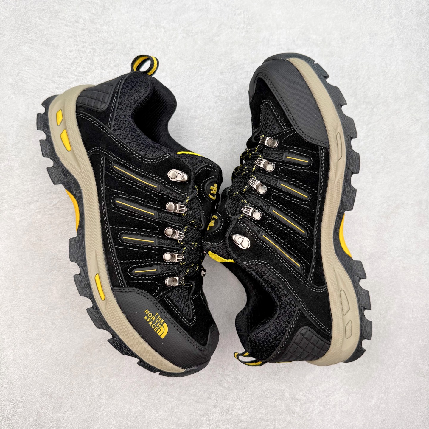 图片[3]-The North Face 北面乐斯菲斯户外运动休闲登山鞋越野徒步鞋 广东大厂品质 面料采用进口磨砂牛皮 鞋底采用Vibram黄金大底 专门为鞋底设计的橡胶以出色的耐磨性 良好的防滑性或得不少户外运动爱好者的喜欢 专业户外登山品牌（北面）The North Face自1966年创立，由两位热爱登山徒步的年轻登山者于美西旧金山开创，不断透过研发与创新，并且将最先进的技术结合在服装与鞋款设计，生产多种外型帅气且专业能力非常强的户外运动装备而备受欢迎。尺码：39-45（运动鞋码）-选品中心