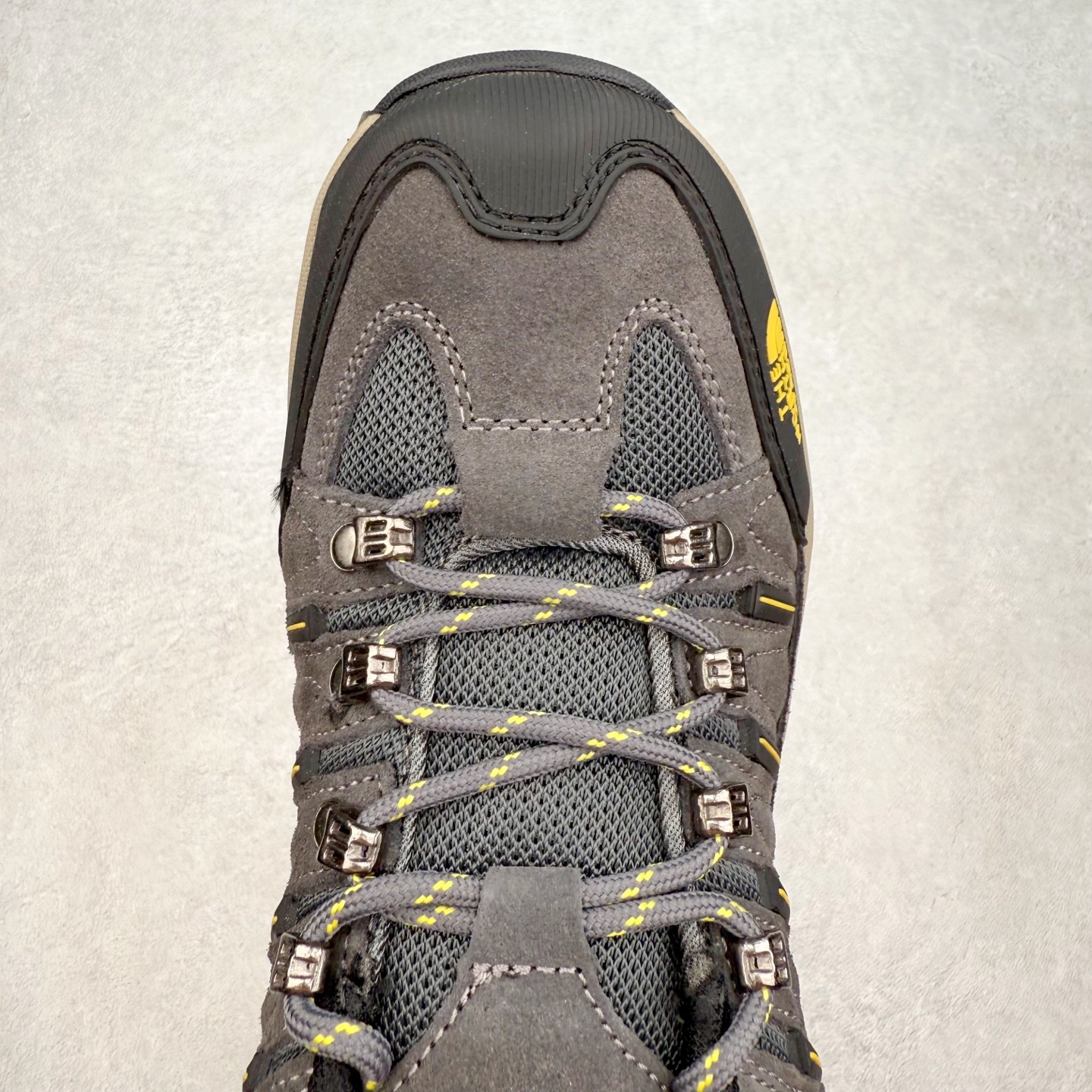 图片[4]-The North Face 北面乐斯菲斯户外运动休闲登山鞋越野徒步鞋 广东大厂品质 面料采用进口磨砂牛皮 鞋底采用Vibram黄金大底 专门为鞋底设计的橡胶以出色的耐磨性 良好的防滑性或得不少户外运动爱好者的喜欢 专业户外登山品牌（北面）The North Face自1966年创立，由两位热爱登山徒步的年轻登山者于美西旧金山开创，不断透过研发与创新，并且将最先进的技术结合在服装与鞋款设计，生产多种外型帅气且专业能力非常强的户外运动装备而备受欢迎。尺码：39-45（运动鞋码）-选品中心