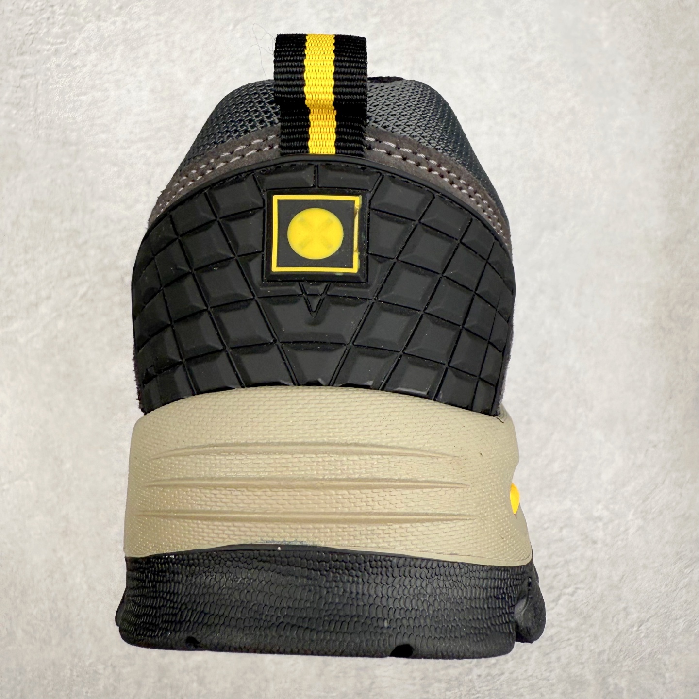 图片[8]-The North Face 北面乐斯菲斯户外运动休闲登山鞋越野徒步鞋 广东大厂品质 面料采用进口磨砂牛皮 鞋底采用Vibram黄金大底 专门为鞋底设计的橡胶以出色的耐磨性 良好的防滑性或得不少户外运动爱好者的喜欢 专业户外登山品牌（北面）The North Face自1966年创立，由两位热爱登山徒步的年轻登山者于美西旧金山开创，不断透过研发与创新，并且将最先进的技术结合在服装与鞋款设计，生产多种外型帅气且专业能力非常强的户外运动装备而备受欢迎。尺码：39-45（运动鞋码）-选品中心