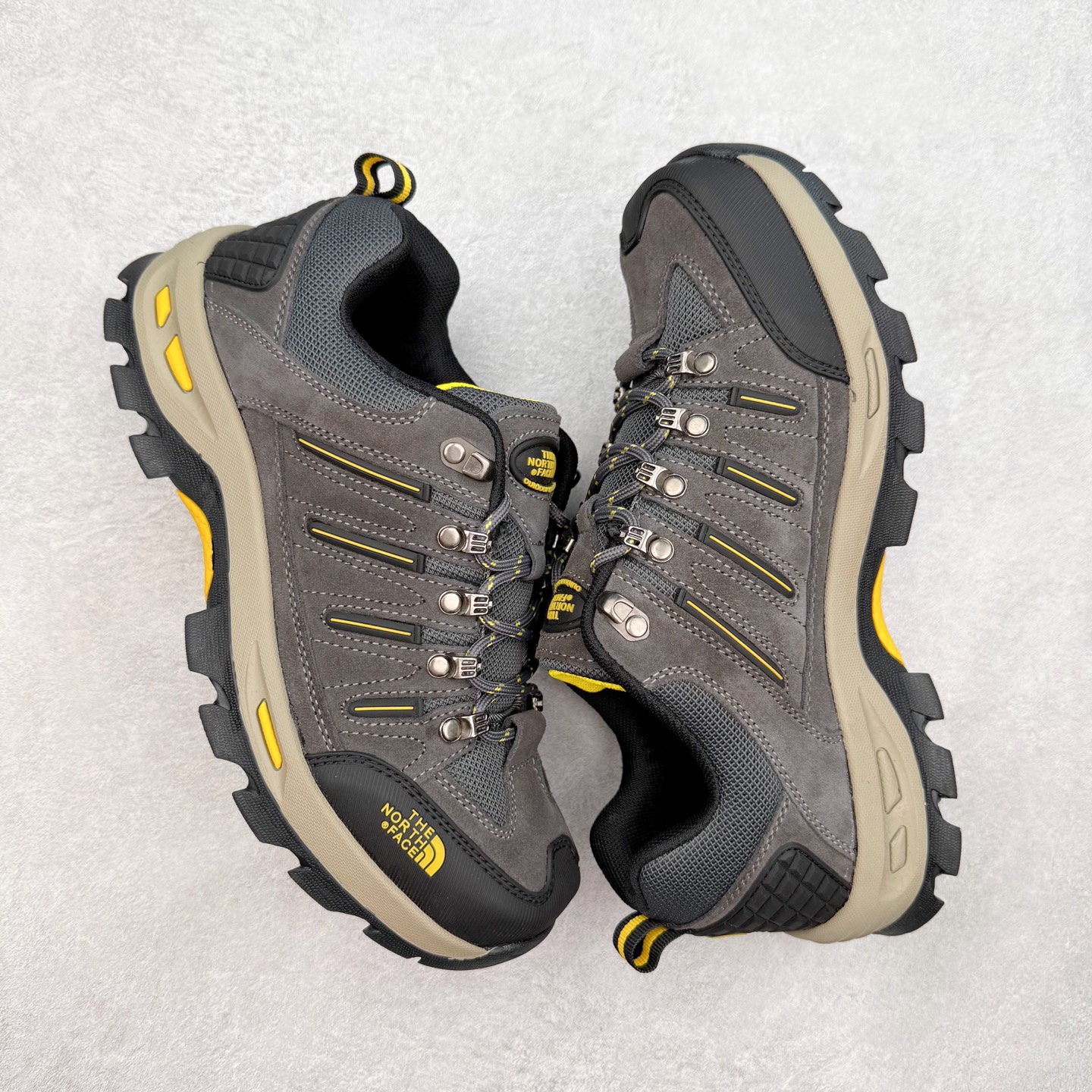 图片[3]-The North Face 北面乐斯菲斯户外运动休闲登山鞋越野徒步鞋 广东大厂品质 面料采用进口磨砂牛皮 鞋底采用Vibram黄金大底 专门为鞋底设计的橡胶以出色的耐磨性 良好的防滑性或得不少户外运动爱好者的喜欢 专业户外登山品牌（北面）The North Face自1966年创立，由两位热爱登山徒步的年轻登山者于美西旧金山开创，不断透过研发与创新，并且将最先进的技术结合在服装与鞋款设计，生产多种外型帅气且专业能力非常强的户外运动装备而备受欢迎。尺码：39-45（运动鞋码）-选品中心