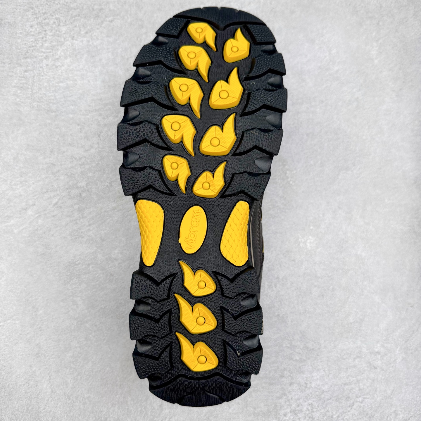 图片[9]-The North Face 北面乐斯菲斯户外运动休闲登山鞋越野徒步鞋 广东大厂品质 面料采用进口磨砂牛皮 鞋底采用Vibram黄金大底 专门为鞋底设计的橡胶以出色的耐磨性 良好的防滑性或得不少户外运动爱好者的喜欢 专业户外登山品牌（北面）The North Face自1966年创立，由两位热爱登山徒步的年轻登山者于美西旧金山开创，不断透过研发与创新，并且将最先进的技术结合在服装与鞋款设计，生产多种外型帅气且专业能力非常强的户外运动装备而备受欢迎。尺码：39-45（运动鞋码）-选品中心