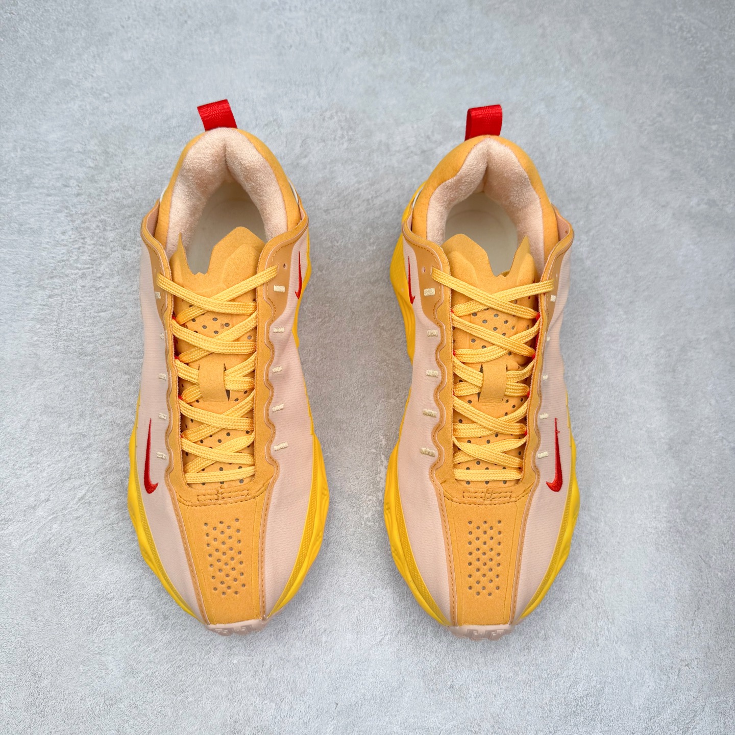 图片[2]-HYEIN SEO x NK Ava Rover 百搭舒适耐磨低帮跑步鞋 男女同款 流线型轮廓，通过轻薄物料鞋面结合 TPU 网格状支撑示人，增厚的中底材质选用 ReactX 加持，华夫外底收尾。鞋垫与后跟鞋提，克制点缀 Hyein Seo 字样。鞋垫与鞋提则采用菱形格纹的变化元素呈现。实拍调校N版已经零色差零失真 百分百还原实物色彩所见即所得 不存在货不对板色差等低级问题 选购参考实物拍摄 不混卖不参货 只用心做好货严格选品 承诺混一赔十 尺码：36 36.5 37.5 38 38.5 39 40 40.5 41 42 42.5 43 44 44.5 45-选品中心