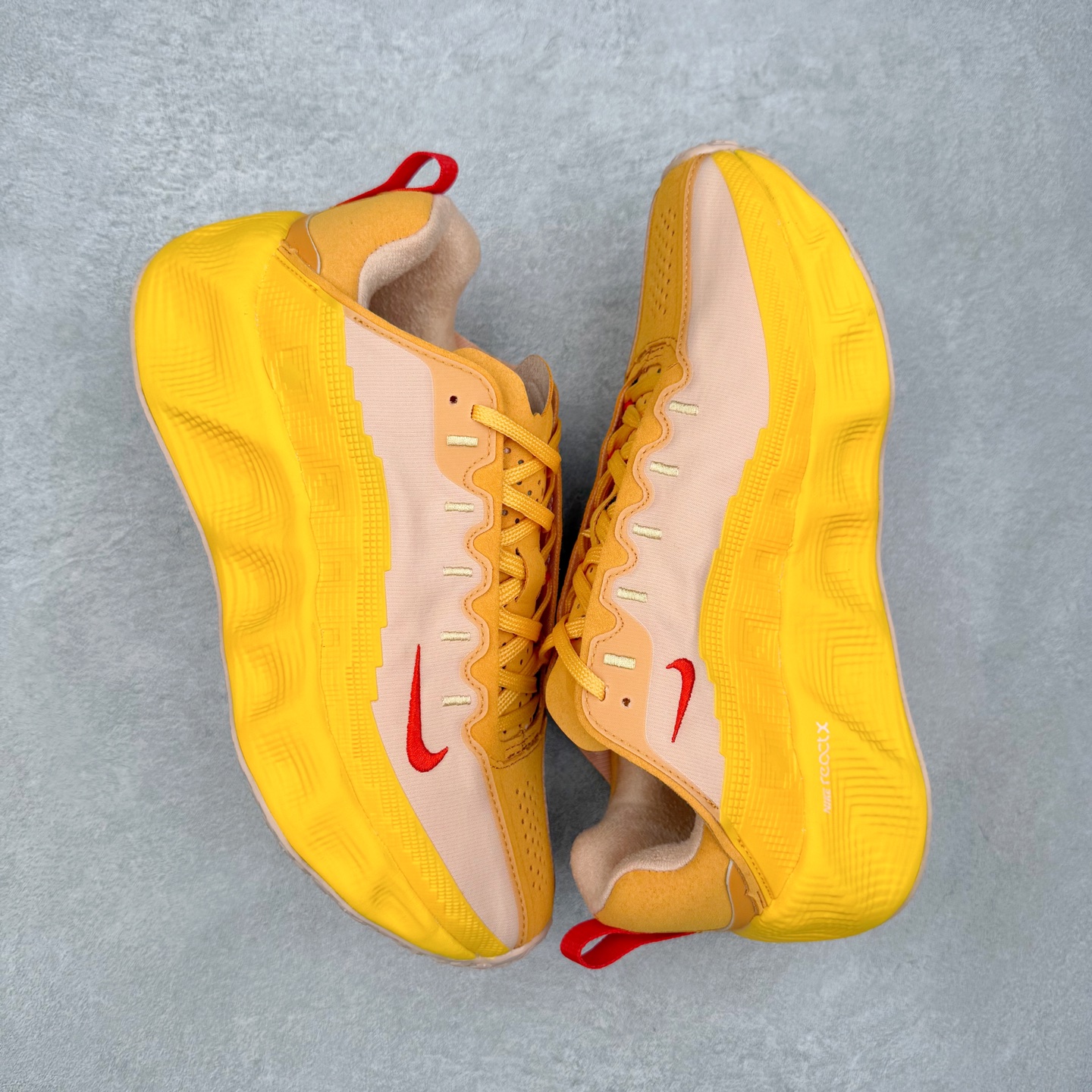 图片[3]-HYEIN SEO x NK Ava Rover 百搭舒适耐磨低帮跑步鞋 男女同款 流线型轮廓，通过轻薄物料鞋面结合 TPU 网格状支撑示人，增厚的中底材质选用 ReactX 加持，华夫外底收尾。鞋垫与后跟鞋提，克制点缀 Hyein Seo 字样。鞋垫与鞋提则采用菱形格纹的变化元素呈现。实拍调校N版已经零色差零失真 百分百还原实物色彩所见即所得 不存在货不对板色差等低级问题 选购参考实物拍摄 不混卖不参货 只用心做好货严格选品 承诺混一赔十 尺码：36 36.5 37.5 38 38.5 39 40 40.5 41 42 42.5 43 44 44.5 45-选品中心