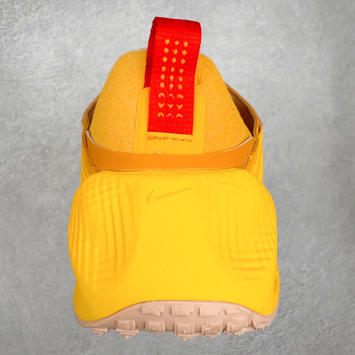 图片[8]-HYEIN SEO x NK Ava Rover 百搭舒适耐磨低帮跑步鞋 男女同款 流线型轮廓，通过轻薄物料鞋面结合 TPU 网格状支撑示人，增厚的中底材质选用 ReactX 加持，华夫外底收尾。鞋垫与后跟鞋提，克制点缀 Hyein Seo 字样。鞋垫与鞋提则采用菱形格纹的变化元素呈现。实拍调校N版已经零色差零失真 百分百还原实物色彩所见即所得 不存在货不对板色差等低级问题 选购参考实物拍摄 不混卖不参货 只用心做好货严格选品 承诺混一赔十 尺码：36 36.5 37.5 38 38.5 39 40 40.5 41 42 42.5 43 44 44.5 45-选品中心