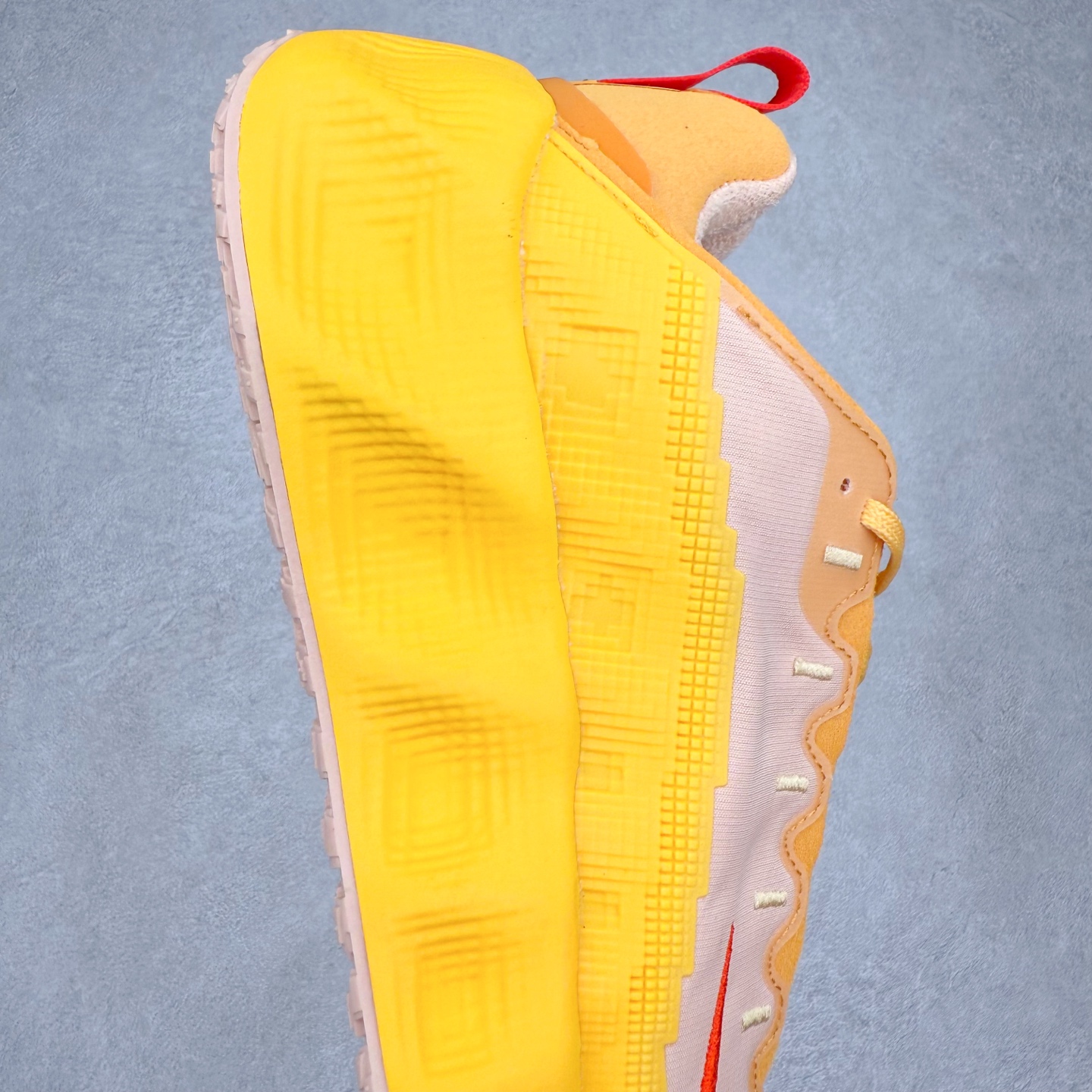 图片[6]-HYEIN SEO x NK Ava Rover 百搭舒适耐磨低帮跑步鞋 男女同款 流线型轮廓，通过轻薄物料鞋面结合 TPU 网格状支撑示人，增厚的中底材质选用 ReactX 加持，华夫外底收尾。鞋垫与后跟鞋提，克制点缀 Hyein Seo 字样。鞋垫与鞋提则采用菱形格纹的变化元素呈现。实拍调校N版已经零色差零失真 百分百还原实物色彩所见即所得 不存在货不对板色差等低级问题 选购参考实物拍摄 不混卖不参货 只用心做好货严格选品 承诺混一赔十 尺码：36 36.5 37.5 38 38.5 39 40 40.5 41 42 42.5 43 44 44.5 45-选品中心