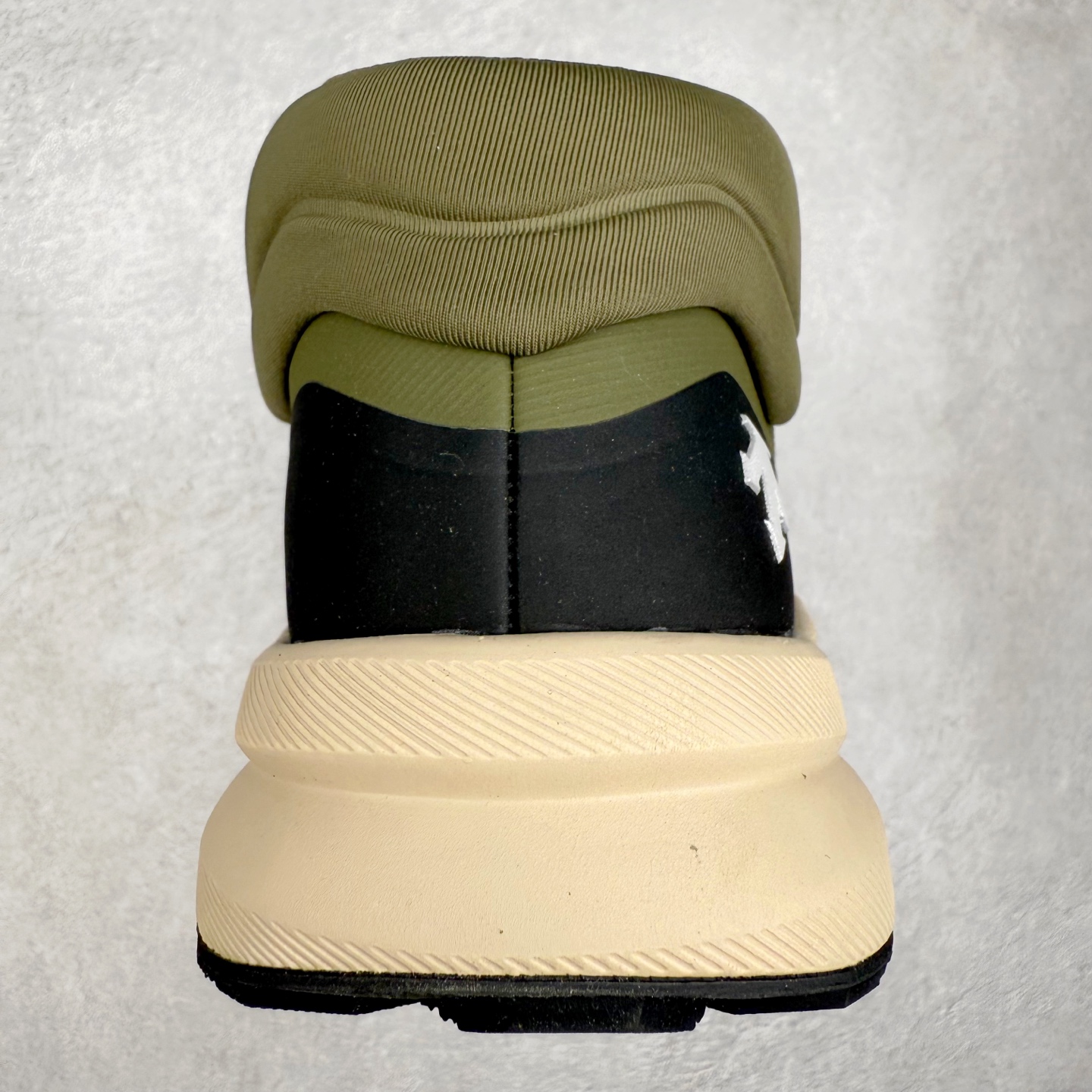 图片[8]-＃HP 迪桑特DESCENTE Dualis GORE-TEX 时尚 防滑耐磨中帮生活休闲鞋 男款 DESCENTE（迪桑特）创立于1935年，品牌名取自法语词汇，意为“滑降”。品牌箭头标识代表滑雪的三种技术“高速直线滑行”、“穿越”和“侧滑”，也寓意品牌在打造高端专业运动产品中不断追求完美的创新精神，致力于成为中国高端专业滑雪、综训、女子、铁人三项、高尔夫的第一品牌。尺码：39 40 40.5 41 42 42.5 43 44 44.5 45-选品中心