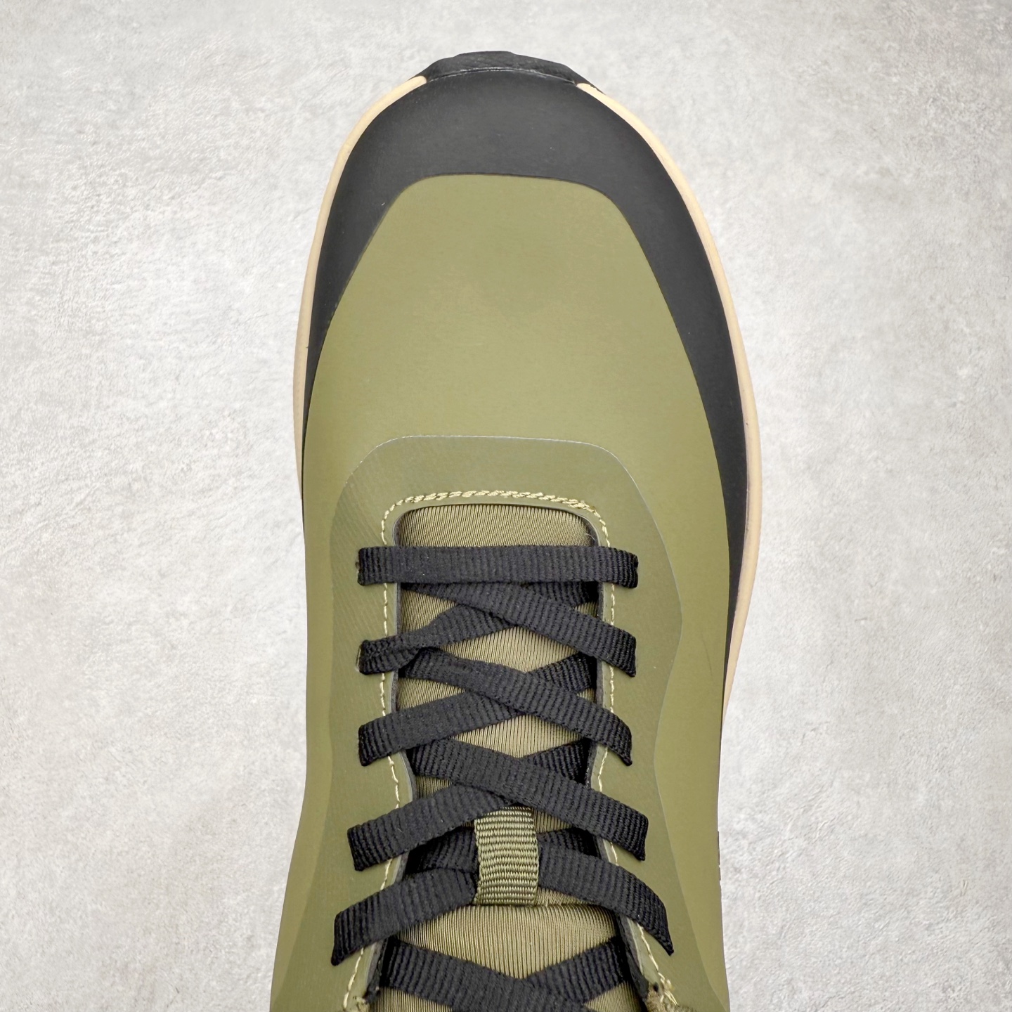 图片[4]-＃HP 迪桑特DESCENTE Dualis GORE-TEX 时尚 防滑耐磨中帮生活休闲鞋 男款 DESCENTE（迪桑特）创立于1935年，品牌名取自法语词汇，意为“滑降”。品牌箭头标识代表滑雪的三种技术“高速直线滑行”、“穿越”和“侧滑”，也寓意品牌在打造高端专业运动产品中不断追求完美的创新精神，致力于成为中国高端专业滑雪、综训、女子、铁人三项、高尔夫的第一品牌。尺码：39 40 40.5 41 42 42.5 43 44 44.5 45-选品中心