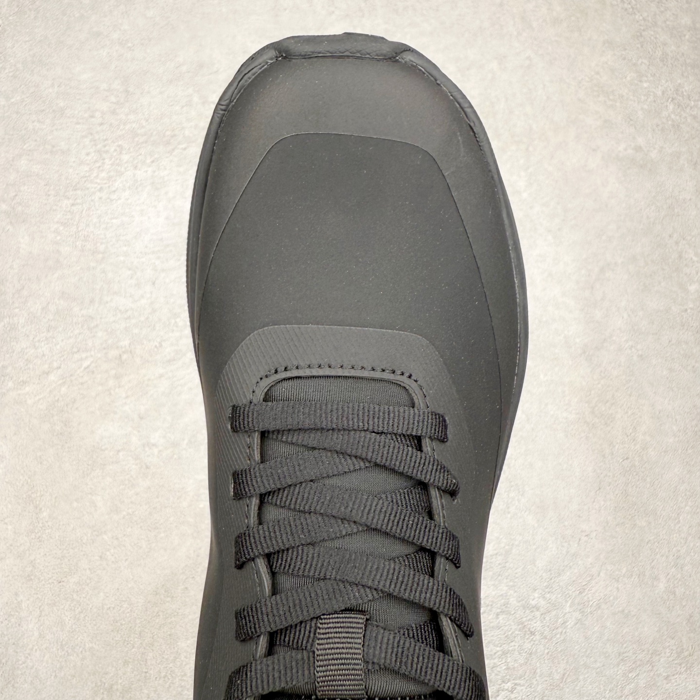 图片[4]-＃HP 迪桑特DESCENTE Dualis GORE-TEX 时尚 防滑耐磨中帮生活休闲鞋 男款 DESCENTE（迪桑特）创立于1935年，品牌名取自法语词汇，意为“滑降”。品牌箭头标识代表滑雪的三种技术“高速直线滑行”、“穿越”和“侧滑”，也寓意品牌在打造高端专业运动产品中不断追求完美的创新精神，致力于成为中国高端专业滑雪、综训、女子、铁人三项、高尔夫的第一品牌。尺码：39 40 40.5 41 42 42.5 43 44 44.5 45-选品中心