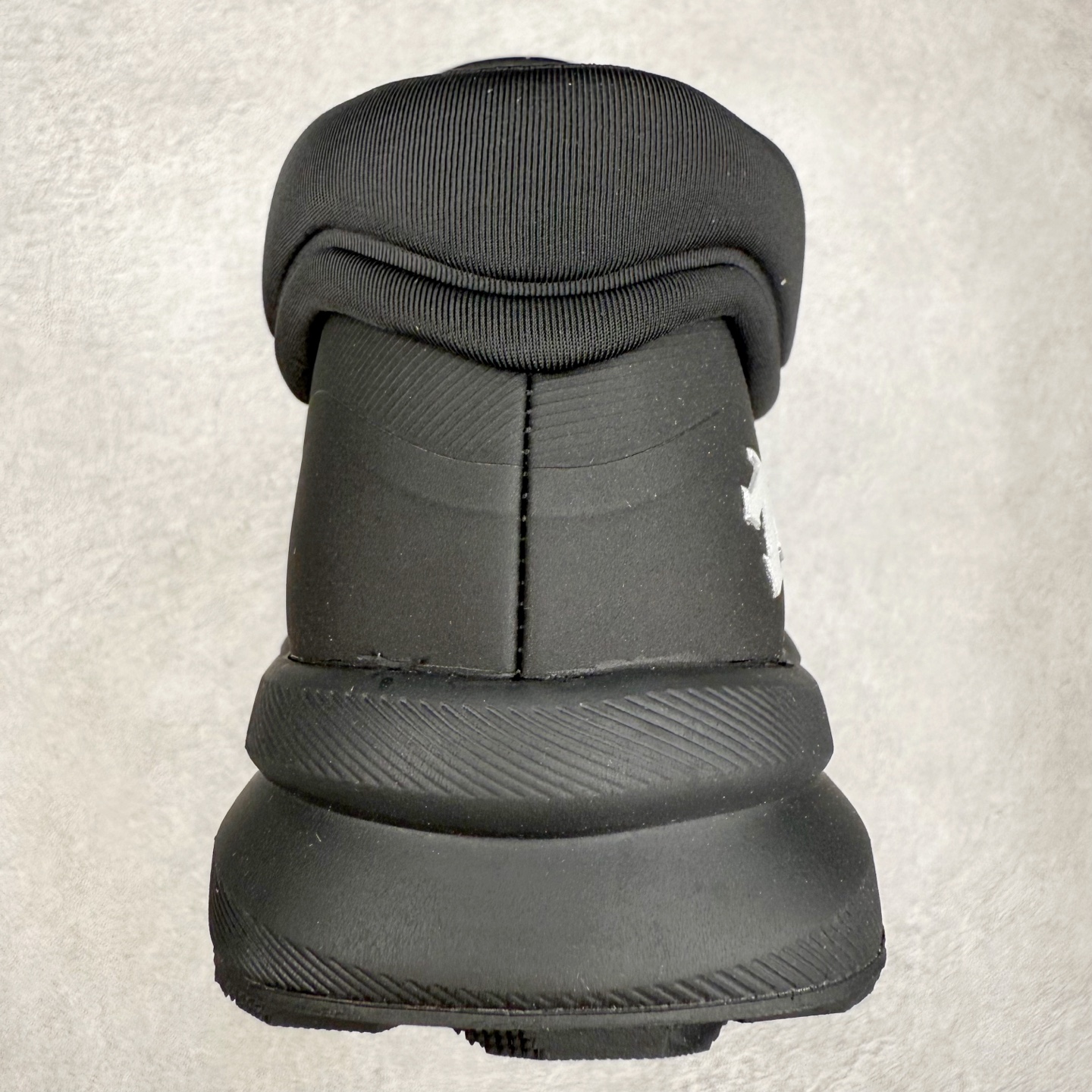 图片[8]-＃HP 迪桑特DESCENTE Dualis GORE-TEX 时尚 防滑耐磨中帮生活休闲鞋 男款 DESCENTE（迪桑特）创立于1935年，品牌名取自法语词汇，意为“滑降”。品牌箭头标识代表滑雪的三种技术“高速直线滑行”、“穿越”和“侧滑”，也寓意品牌在打造高端专业运动产品中不断追求完美的创新精神，致力于成为中国高端专业滑雪、综训、女子、铁人三项、高尔夫的第一品牌。尺码：39 40 40.5 41 42 42.5 43 44 44.5 45-选品中心