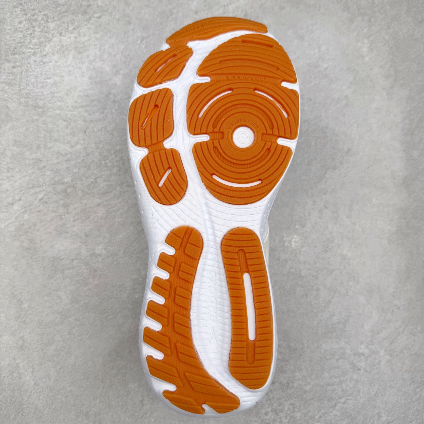 图片[9]-Brooks布鲁克斯 Glycerin 21 舒适时尚防滑透气低帮休闲跑步鞋 实拍调校N版已经零色差零失真 百分百还原实物色彩所见即所得 不存在货不对板色差等低级问题 选购参考实物拍摄 不混卖不参货 只用心做好货严格选品 承诺混一赔十 尺码：36 36.5 37.5 38 38.5 39 40 40.5 41 42 42.5 43 44 44.5 45-选品中心