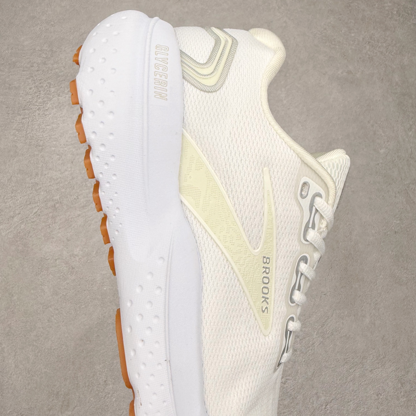 图片[6]-Brooks布鲁克斯 Glycerin 21 舒适时尚防滑透气低帮休闲跑步鞋 实拍调校N版已经零色差零失真 百分百还原实物色彩所见即所得 不存在货不对板色差等低级问题 选购参考实物拍摄 不混卖不参货 只用心做好货严格选品 承诺混一赔十 尺码：36 36.5 37.5 38 38.5 39 40 40.5 41 42 42.5 43 44 44.5 45-选品中心