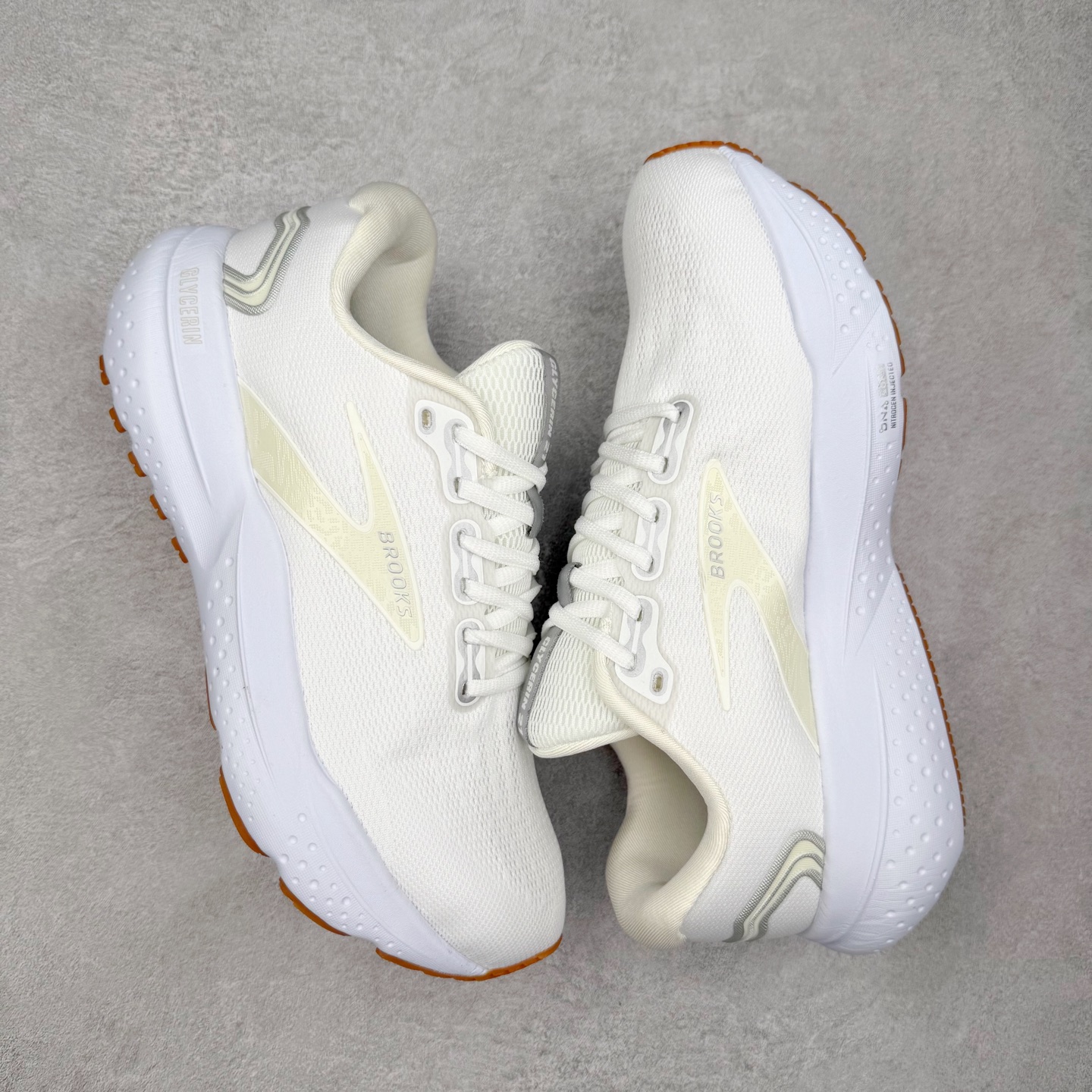 图片[3]-Brooks布鲁克斯 Glycerin 21 舒适时尚防滑透气低帮休闲跑步鞋 实拍调校N版已经零色差零失真 百分百还原实物色彩所见即所得 不存在货不对板色差等低级问题 选购参考实物拍摄 不混卖不参货 只用心做好货严格选品 承诺混一赔十 尺码：36 36.5 37.5 38 38.5 39 40 40.5 41 42 42.5 43 44 44.5 45-选品中心