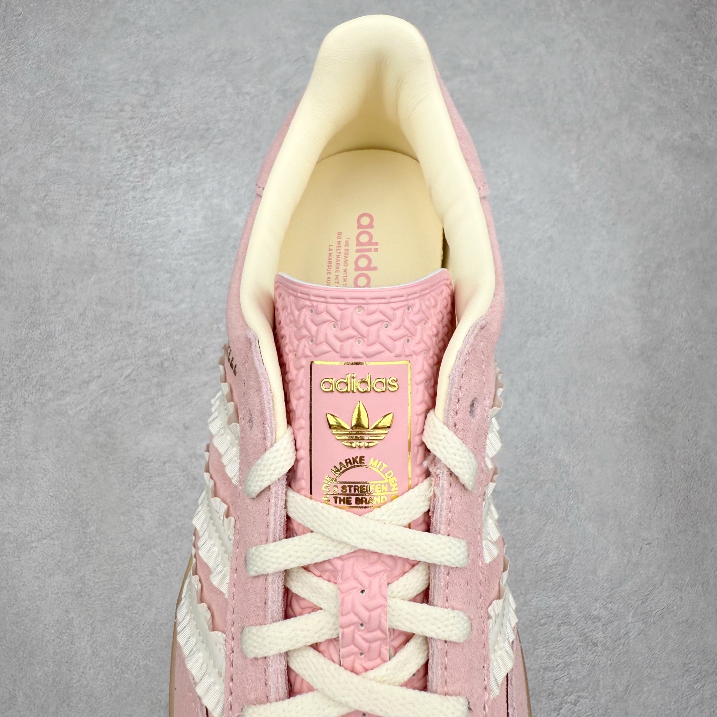 图片[5]-AD Gazelle Indoor Trainers 羚羊内训系列低帮复古百搭休闲运动德训风板鞋 JS1413 90年代经典的复刻版！自60年代以足球训练鞋面世以来,Gazelle就以其经典设计席卷全球。1991年版本的复刻,再造经典Gazelle。采用皮革打造,搭配浊色细节,让这款经典更加简约。尺码：36 36⅔ 37⅓ 38 38⅔ 39⅓ 40 40⅔ 41⅓ 42 42⅔ 43⅓ 44⅓ 44⅔ 45-选品中心